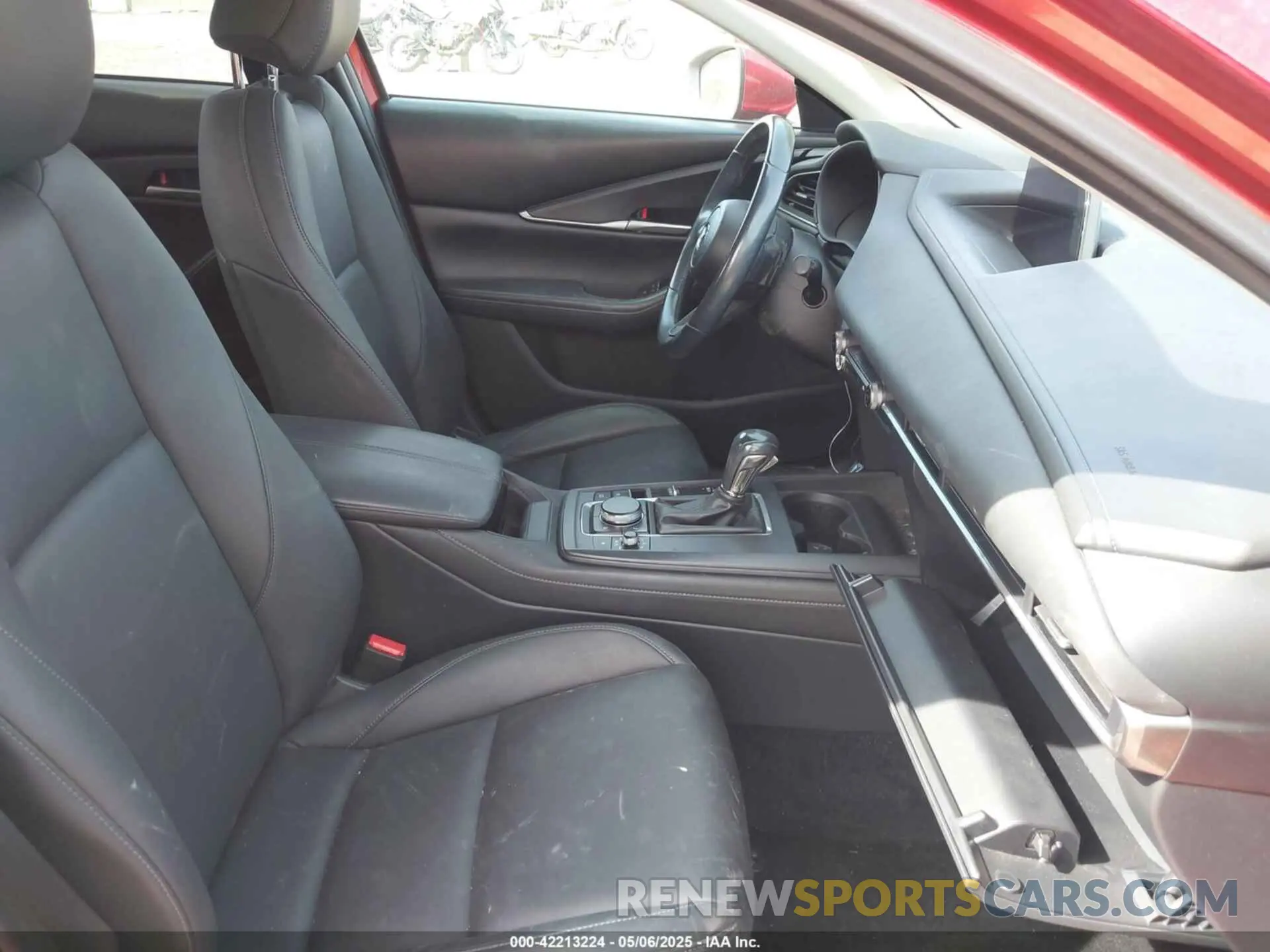 5 Photograph of a damaged car 3MVDMBBL8MM250466 MAZDA CX-30 2021