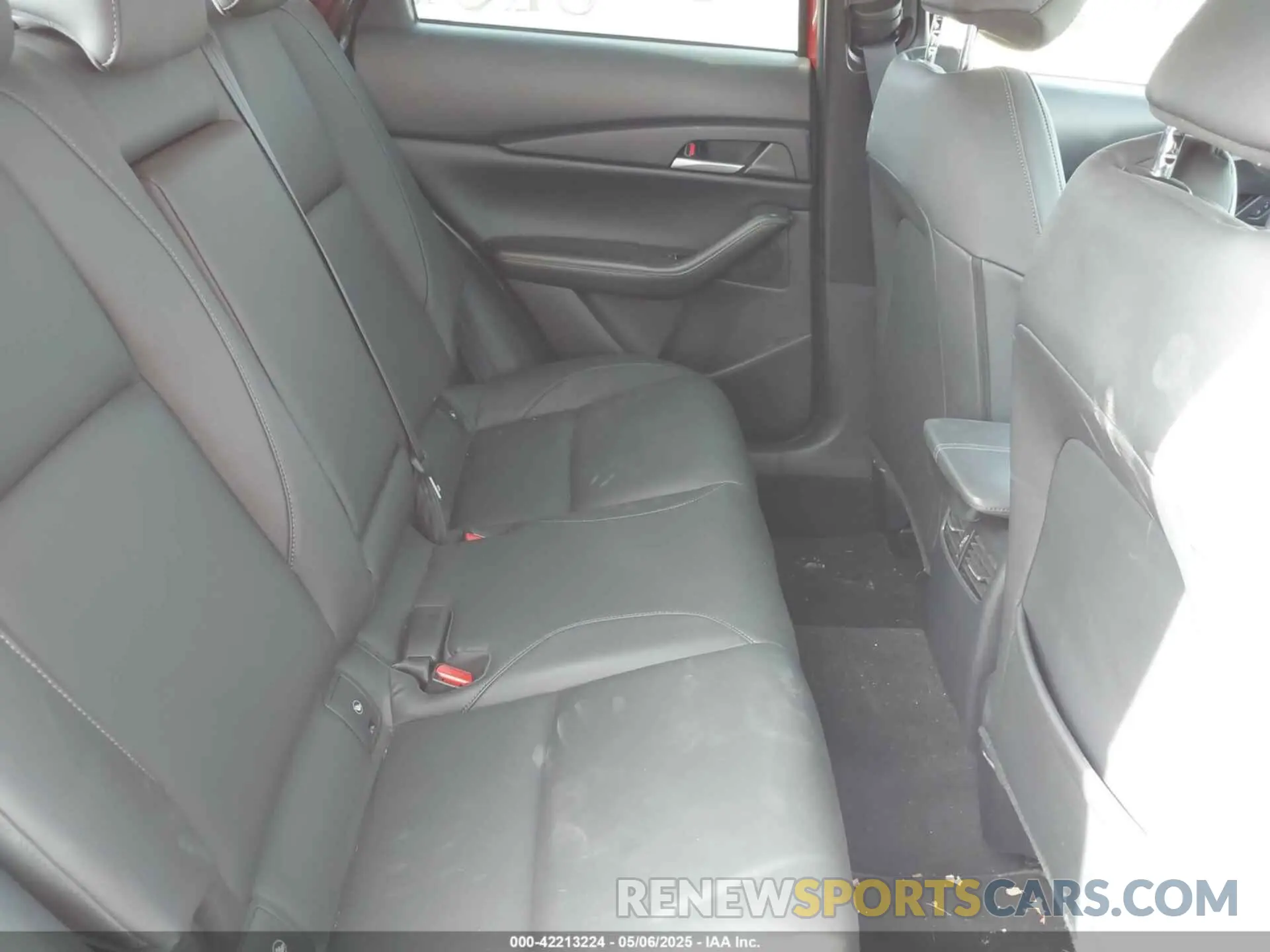 8 Photograph of a damaged car 3MVDMBBL8MM250466 MAZDA CX-30 2021
