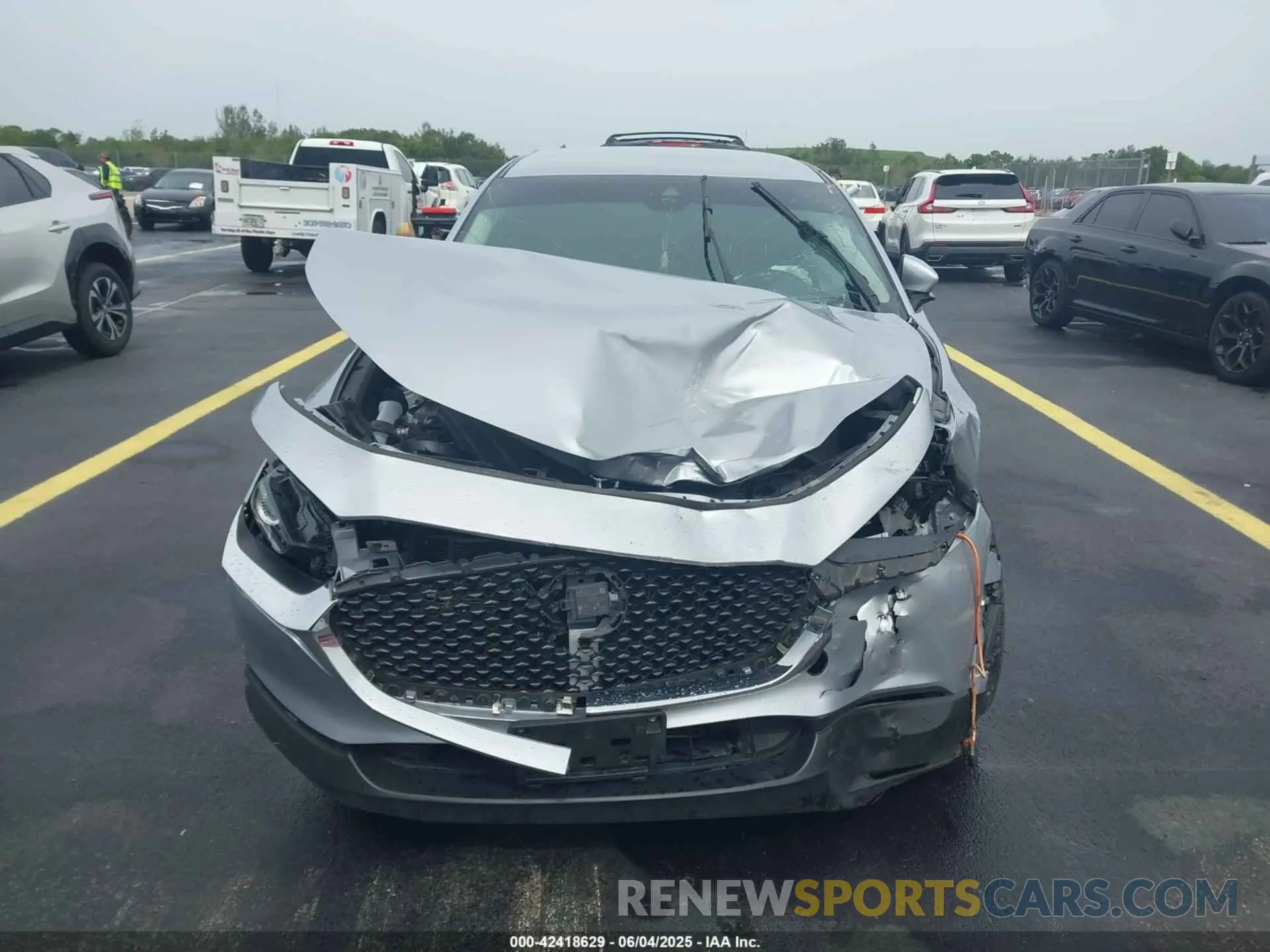 11 Photograph of a damaged car 3MVDMBBLXMM246600 MAZDA CX-30 2021