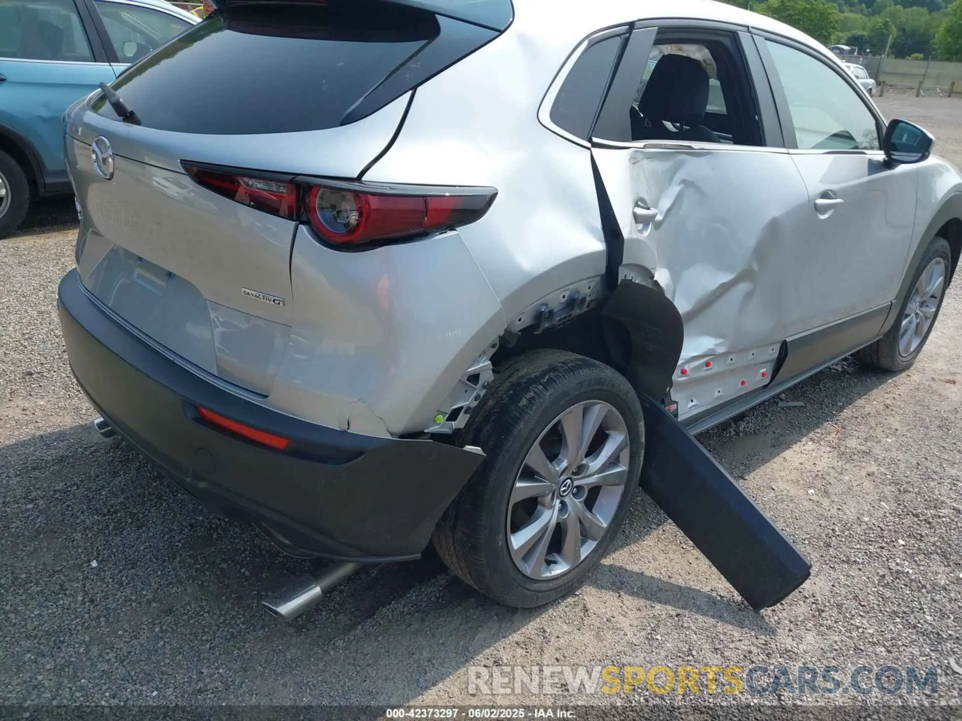 18 Photograph of a damaged car 3MVDMBCL0MM302896 MAZDA CX-30 2021