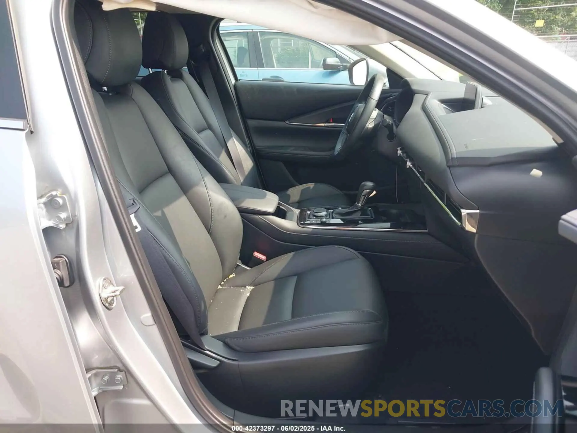 5 Photograph of a damaged car 3MVDMBCL0MM302896 MAZDA CX-30 2021