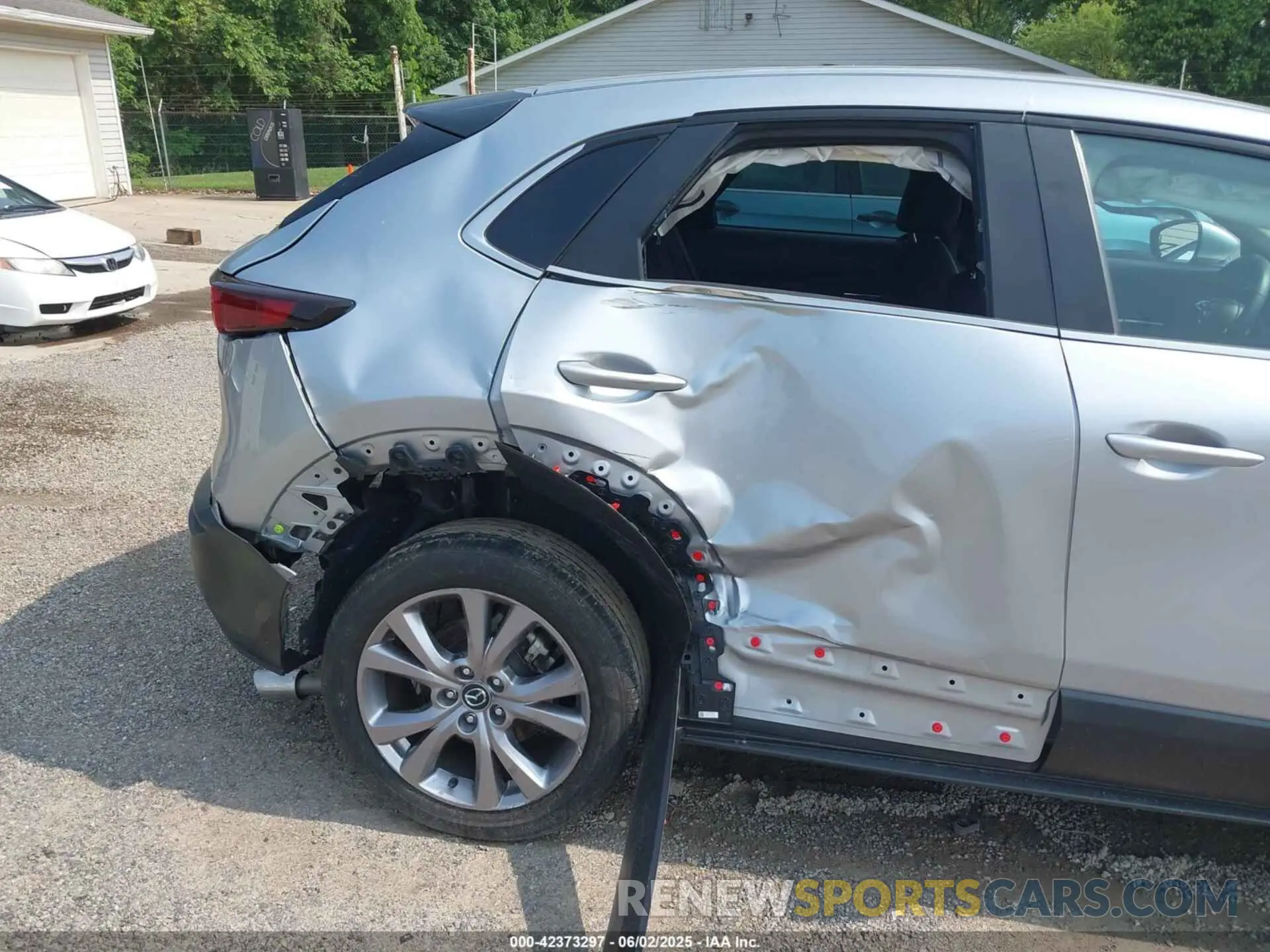 6 Photograph of a damaged car 3MVDMBCL0MM302896 MAZDA CX-30 2021