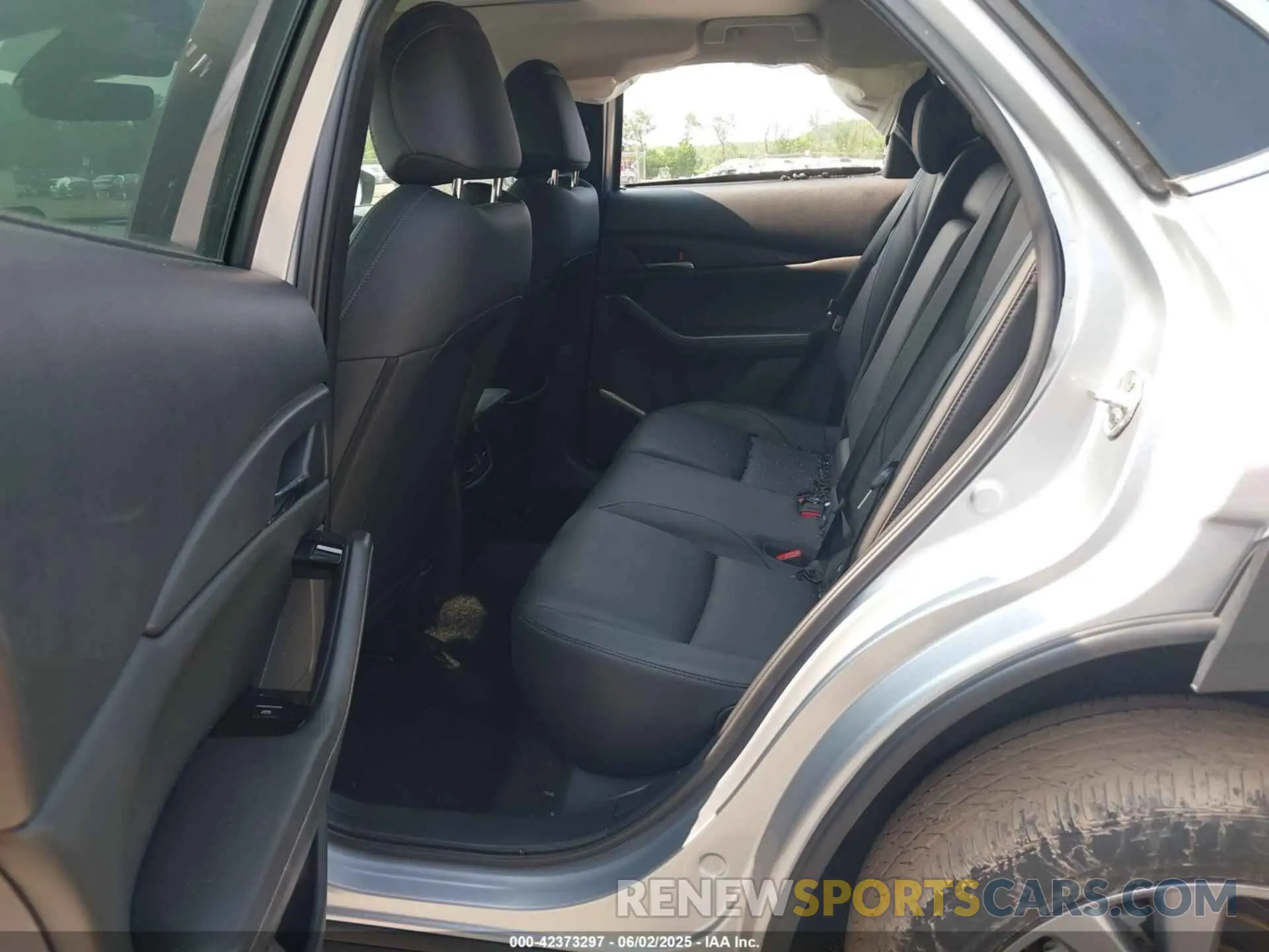 8 Photograph of a damaged car 3MVDMBCL0MM302896 MAZDA CX-30 2021
