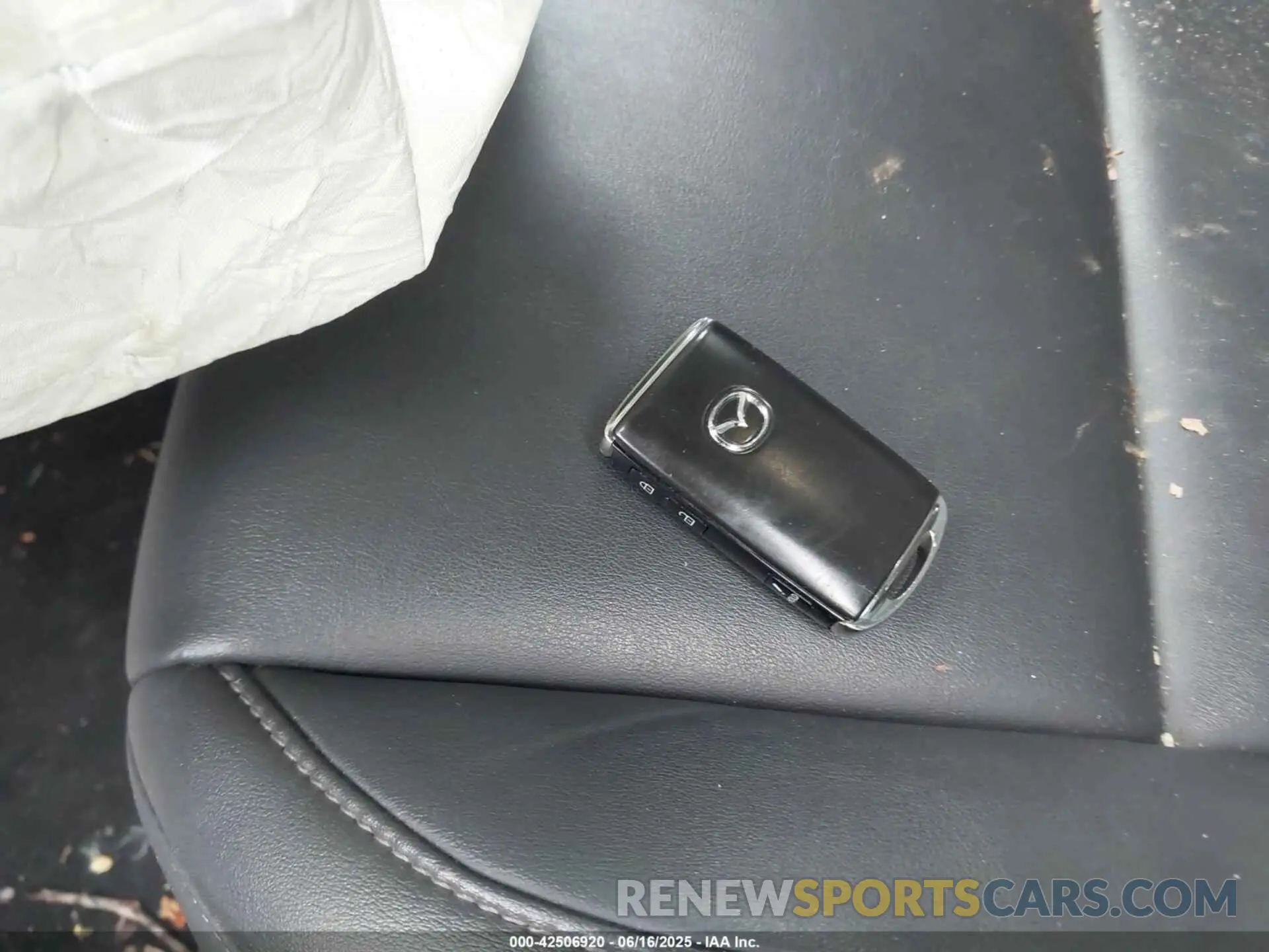 11 Photograph of a damaged car 3MVDMBCL3MM213601 MAZDA CX-30 2021