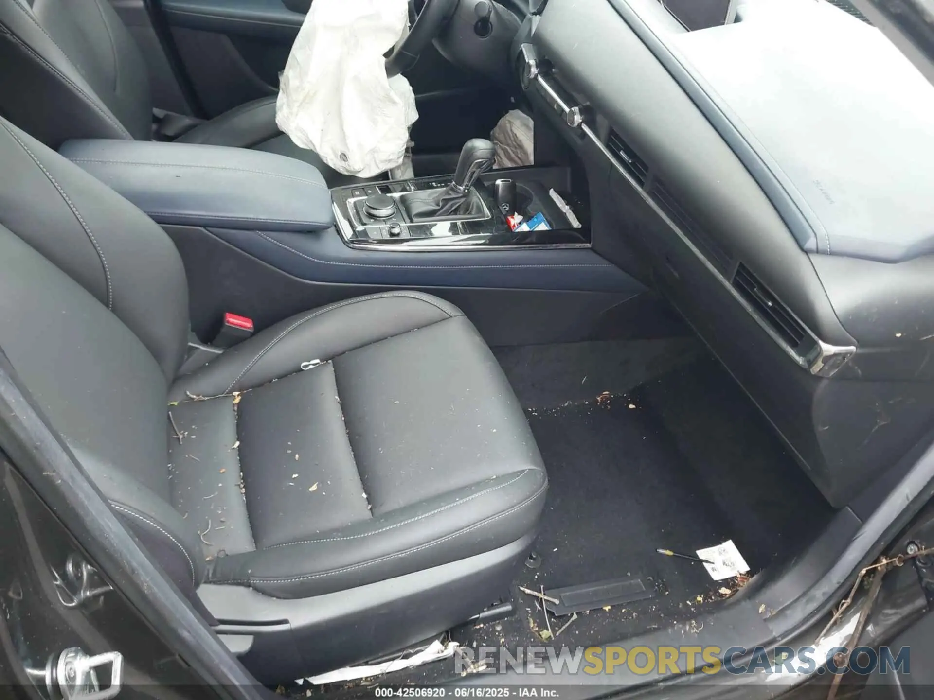 5 Photograph of a damaged car 3MVDMBCL3MM213601 MAZDA CX-30 2021