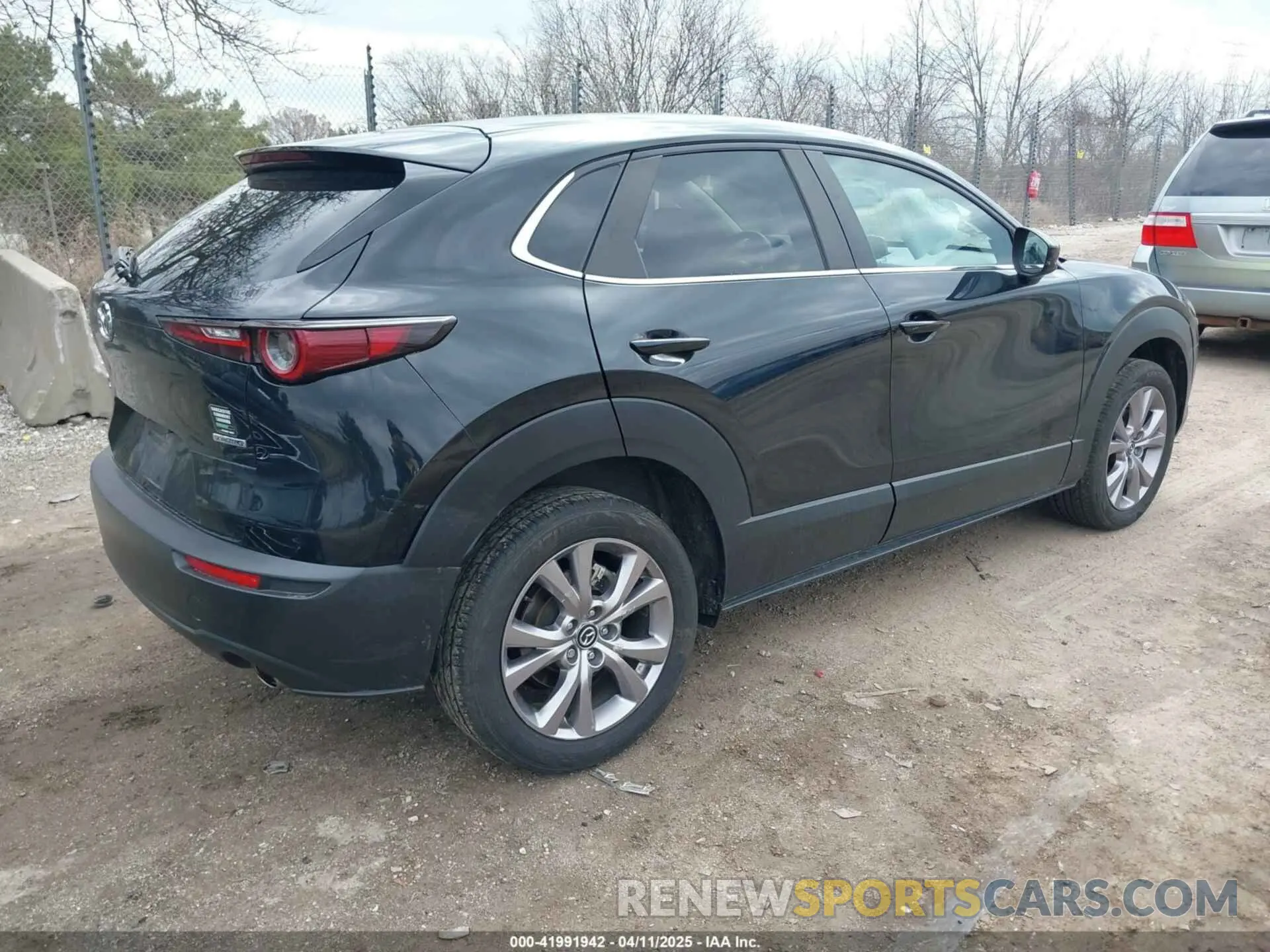 4 Photograph of a damaged car 3MVDMBCL5MM205824 MAZDA CX-30 2021