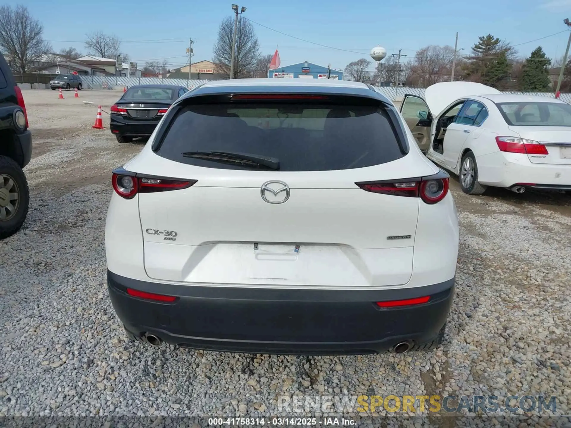 16 Photograph of a damaged car 3MVDMBCLXMM212008 MAZDA CX-30 2021