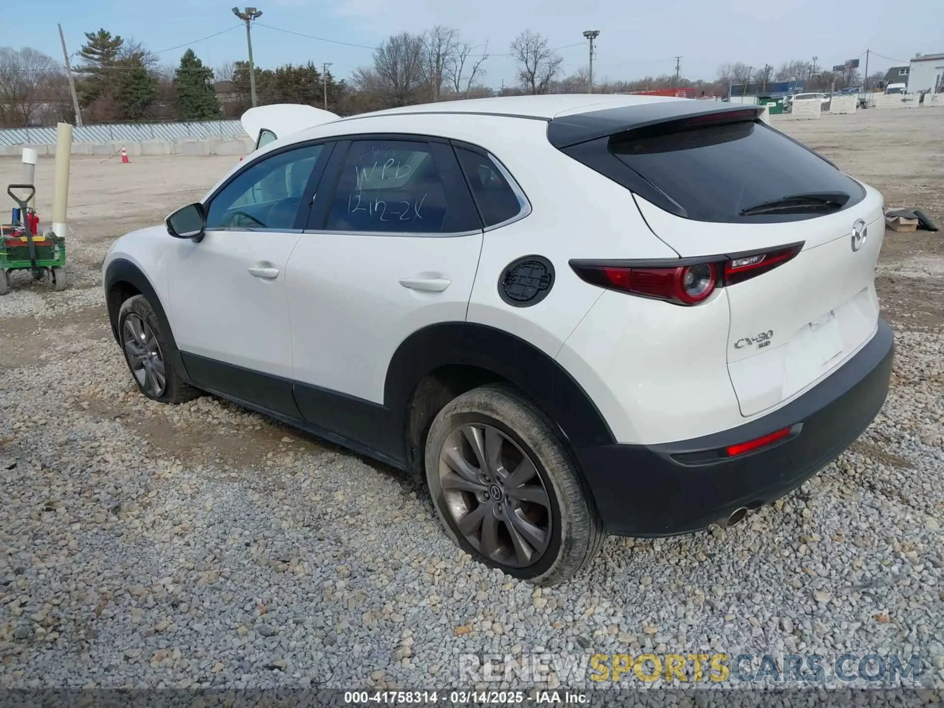 3 Photograph of a damaged car 3MVDMBCLXMM212008 MAZDA CX-30 2021