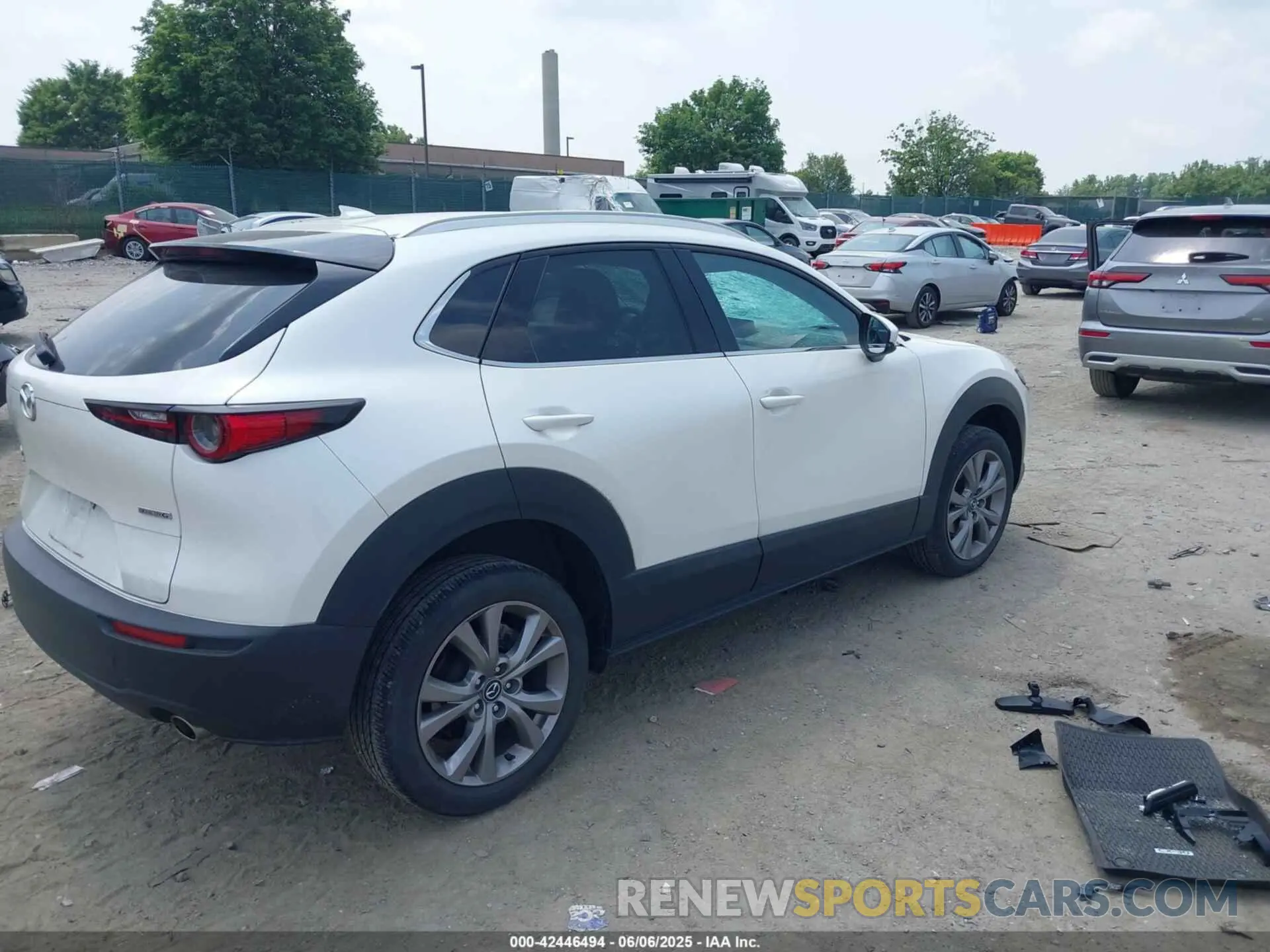 4 Photograph of a damaged car 3MVDMBDL0MM307045 MAZDA CX-30 2021