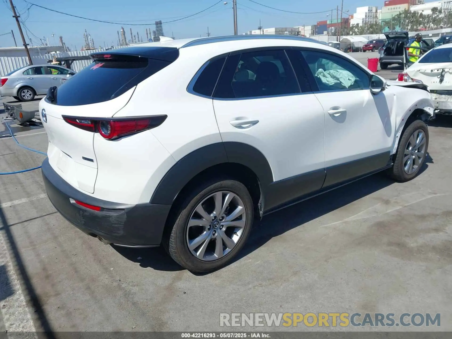 4 Photograph of a damaged car 3MVDMBDL4MM319747 MAZDA CX-30 2021