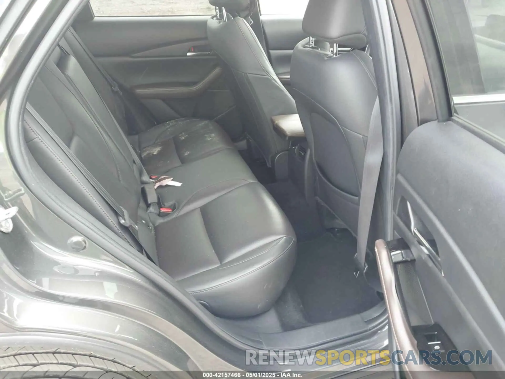 8 Photograph of a damaged car 3MVDMBDL5MM307476 MAZDA CX-30 2021