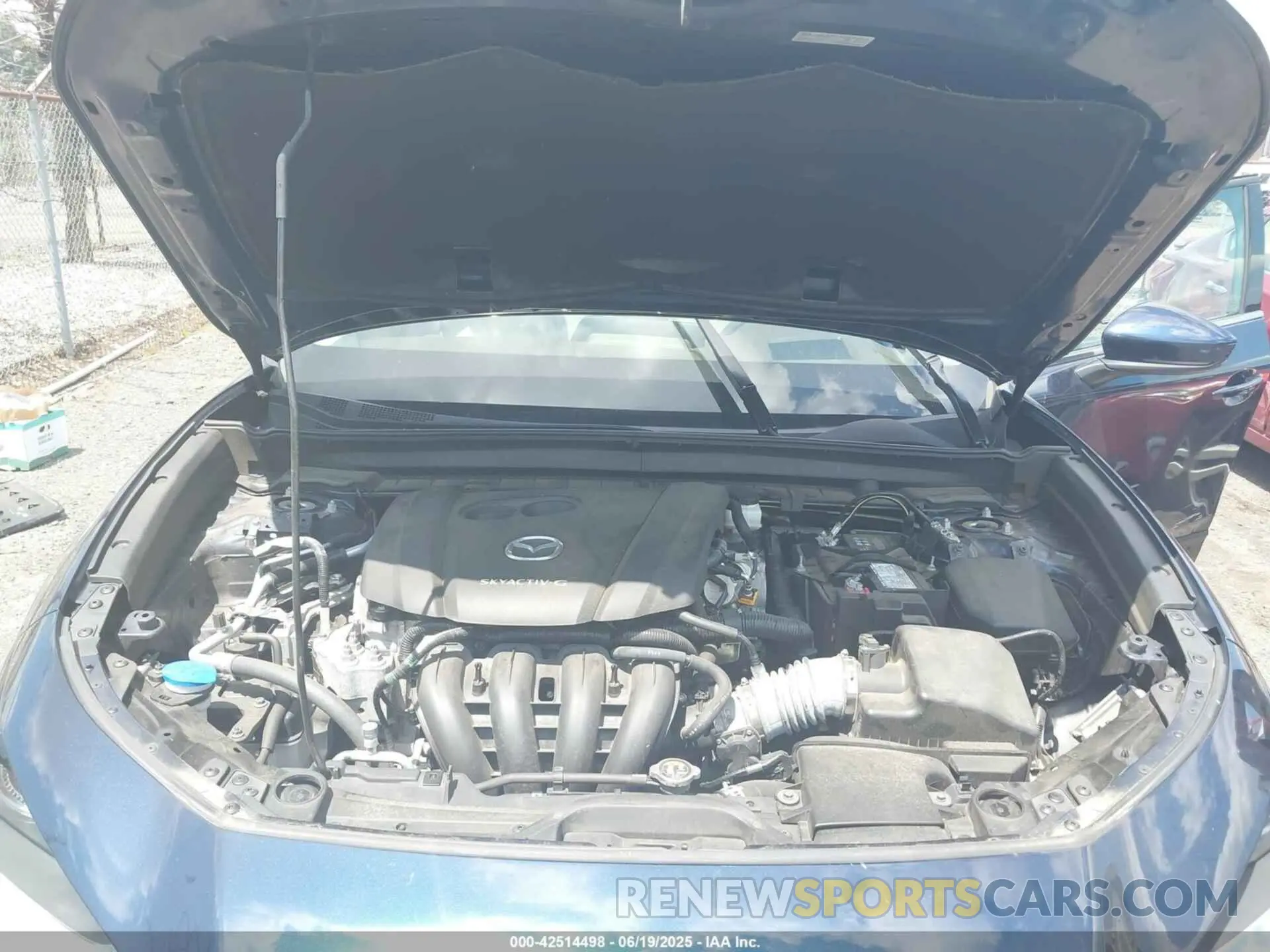10 Photograph of a damaged car 3MVDMBDM5MM216605 MAZDA CX-30 2021