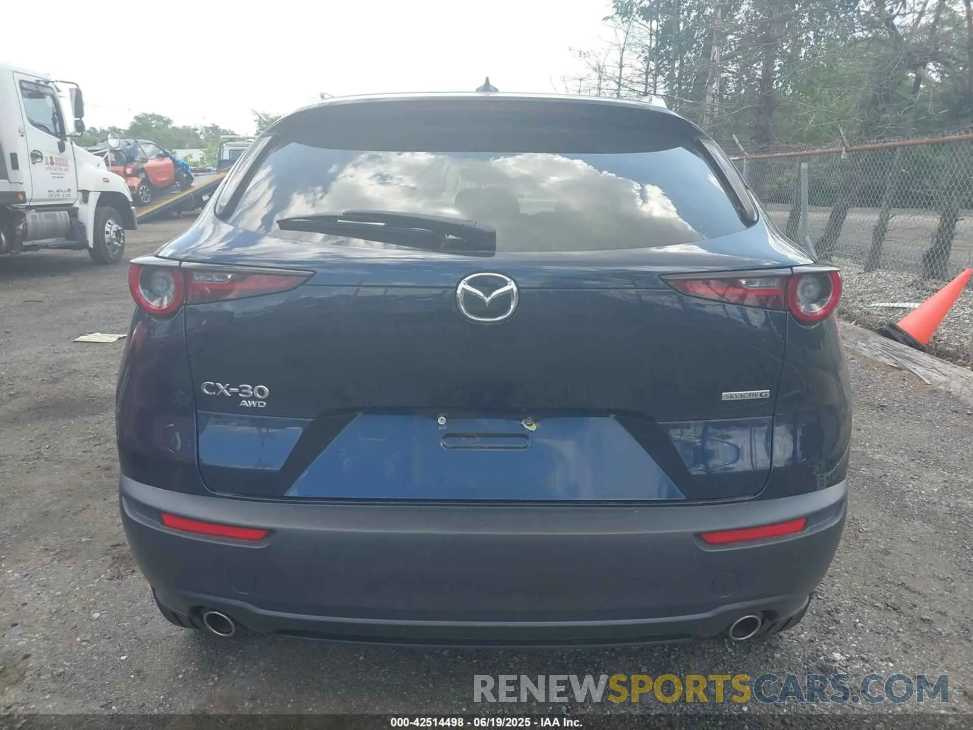 16 Photograph of a damaged car 3MVDMBDM5MM216605 MAZDA CX-30 2021
