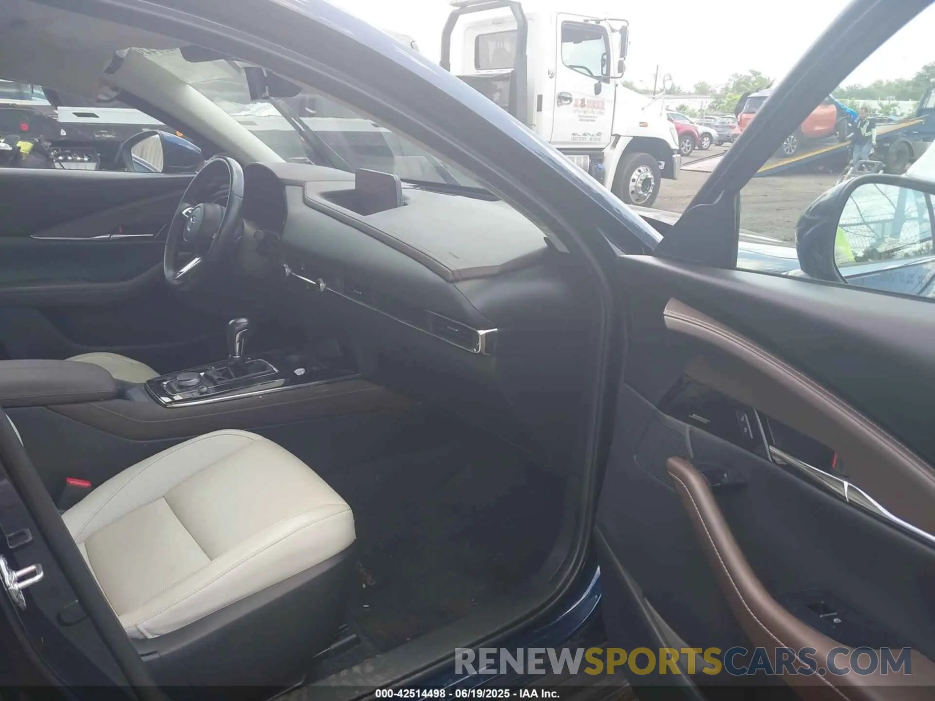 5 Photograph of a damaged car 3MVDMBDM5MM216605 MAZDA CX-30 2021