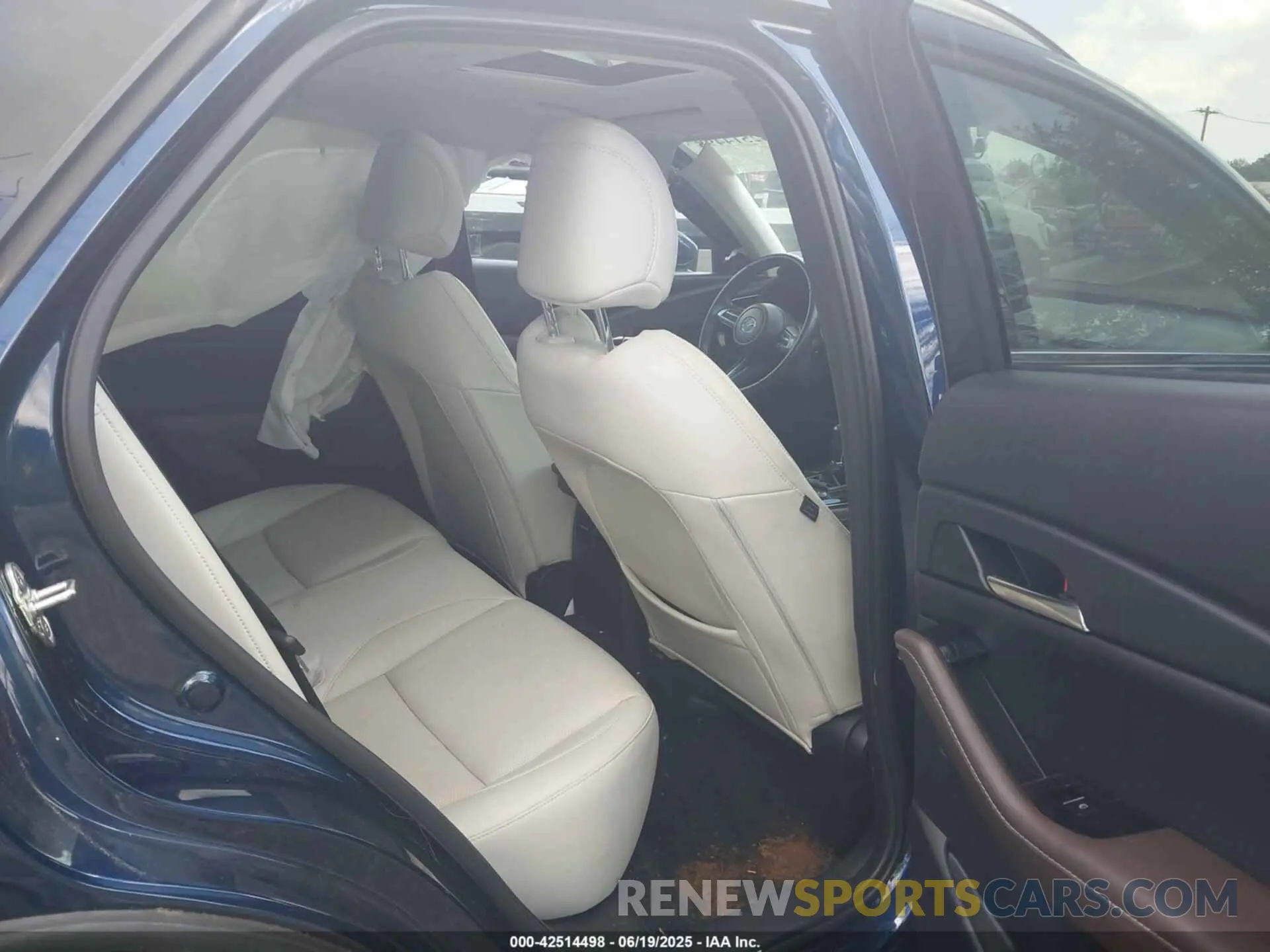 8 Photograph of a damaged car 3MVDMBDM5MM216605 MAZDA CX-30 2021