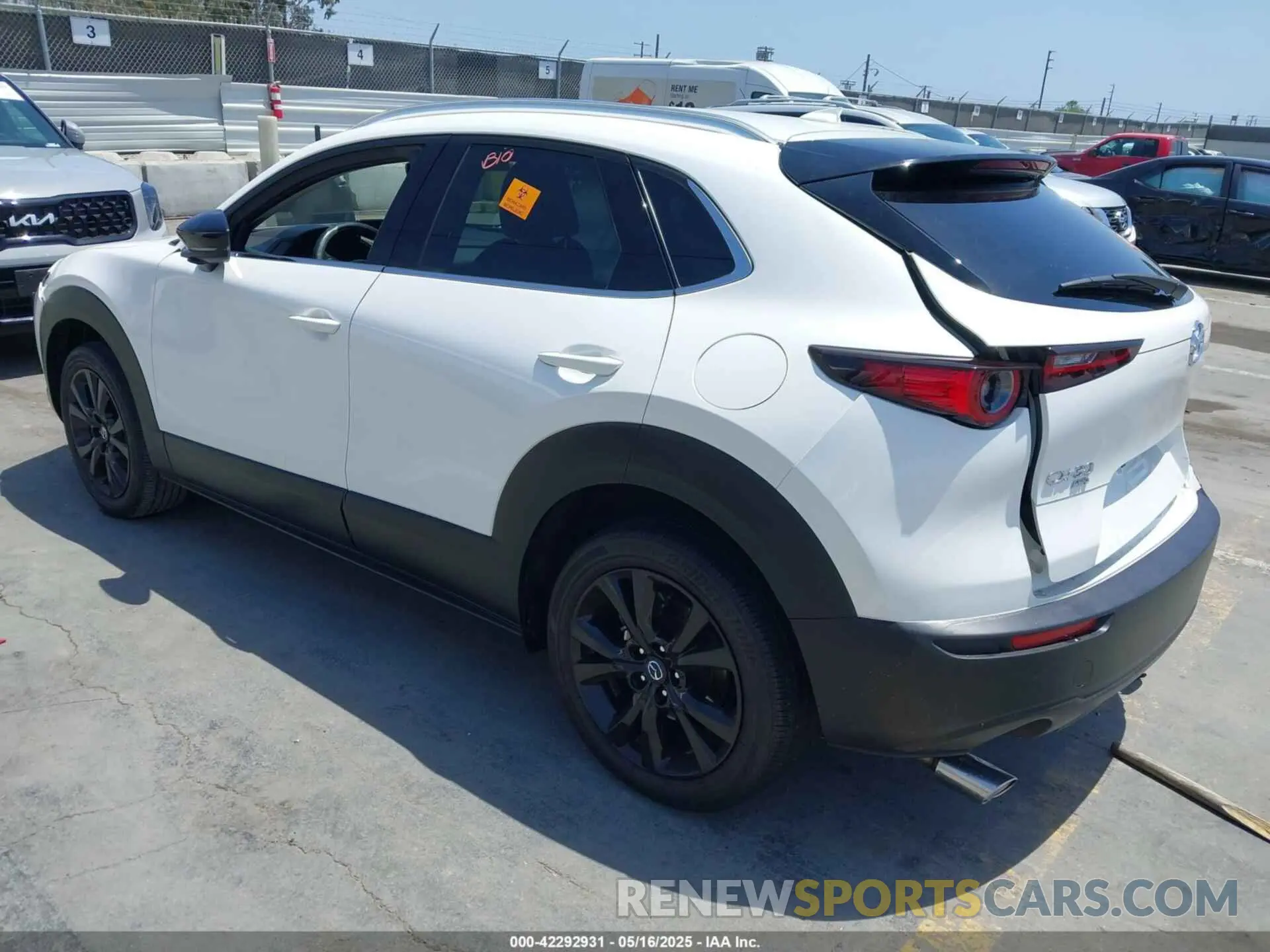 3 Photograph of a damaged car 3MVDMBDY5MM266469 MAZDA CX-30 2021