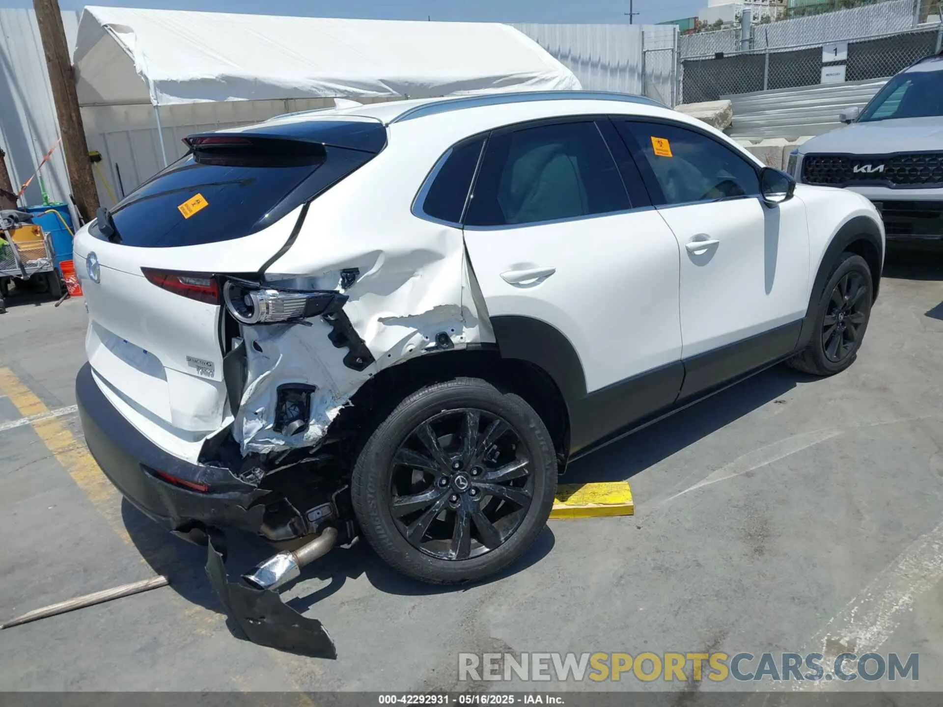 4 Photograph of a damaged car 3MVDMBDY5MM266469 MAZDA CX-30 2021