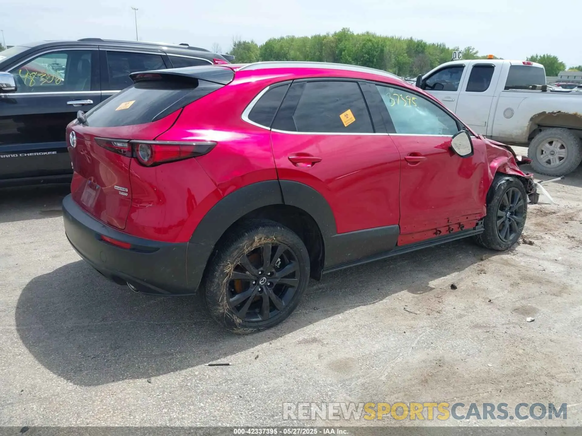 4 Photograph of a damaged car 3MVDMBDY5MM307831 MAZDA CX-30 2021