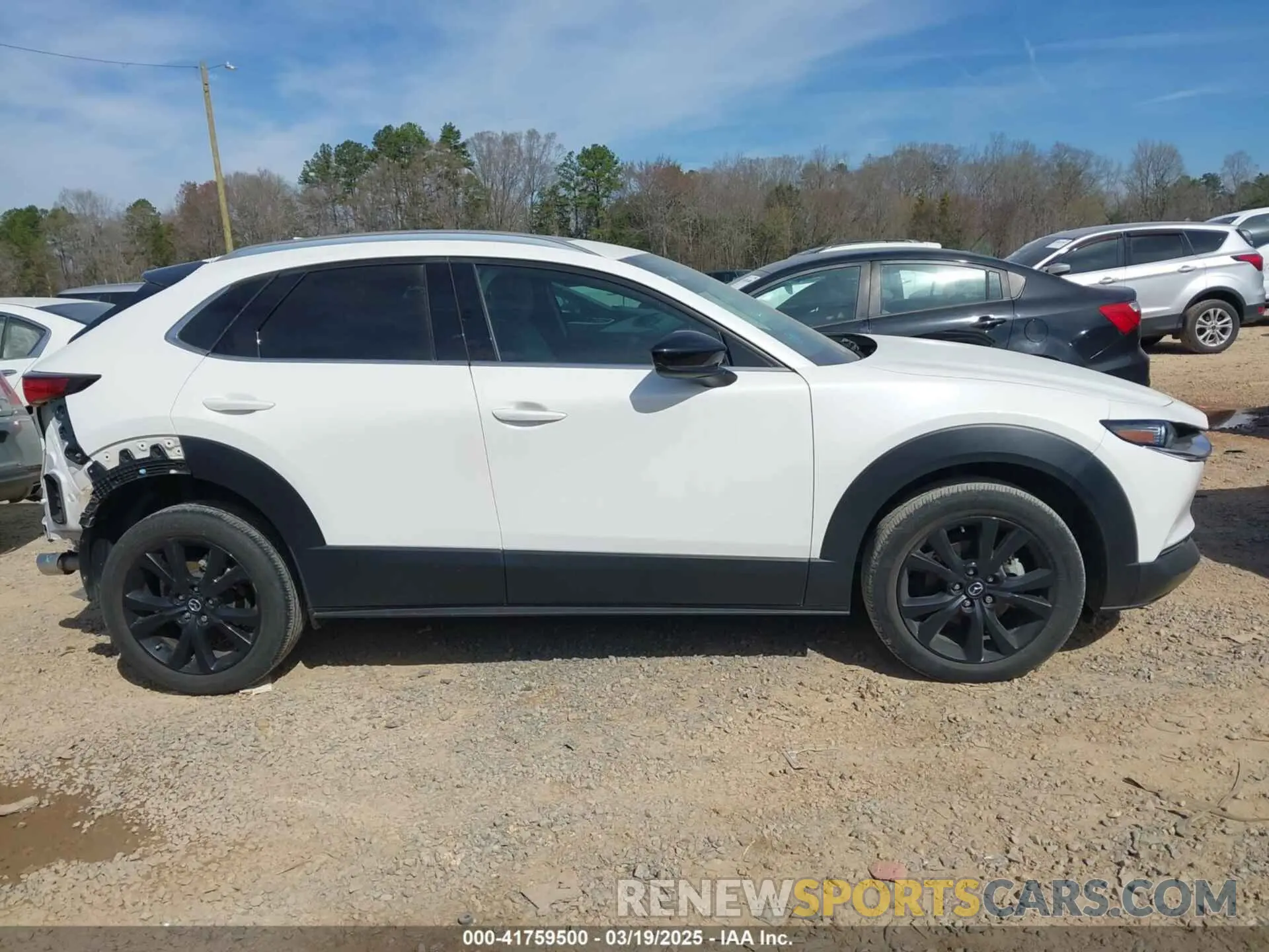14 Photograph of a damaged car 3MVDMBDYXMM231104 MAZDA CX-30 2021