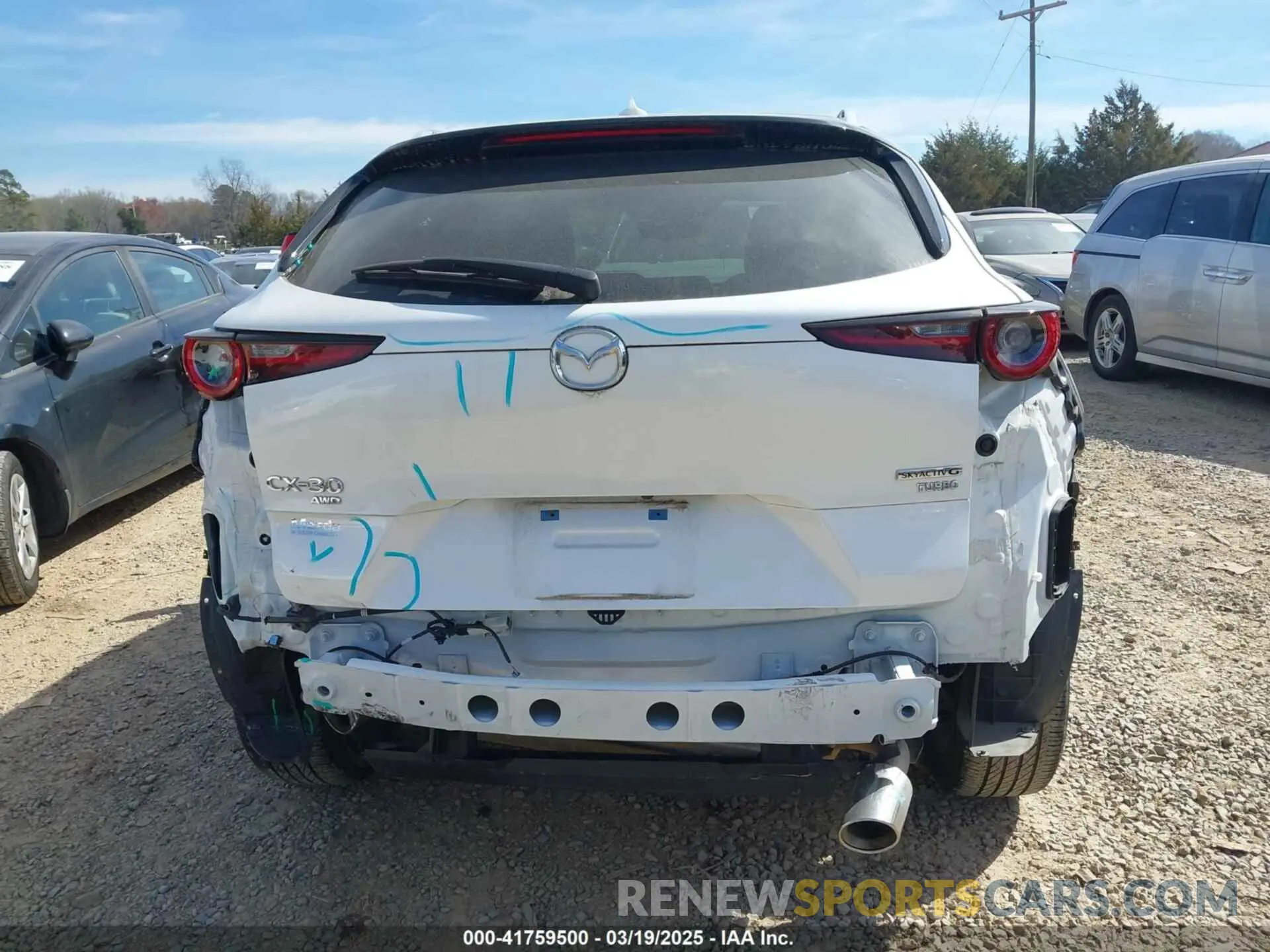 17 Photograph of a damaged car 3MVDMBDYXMM231104 MAZDA CX-30 2021