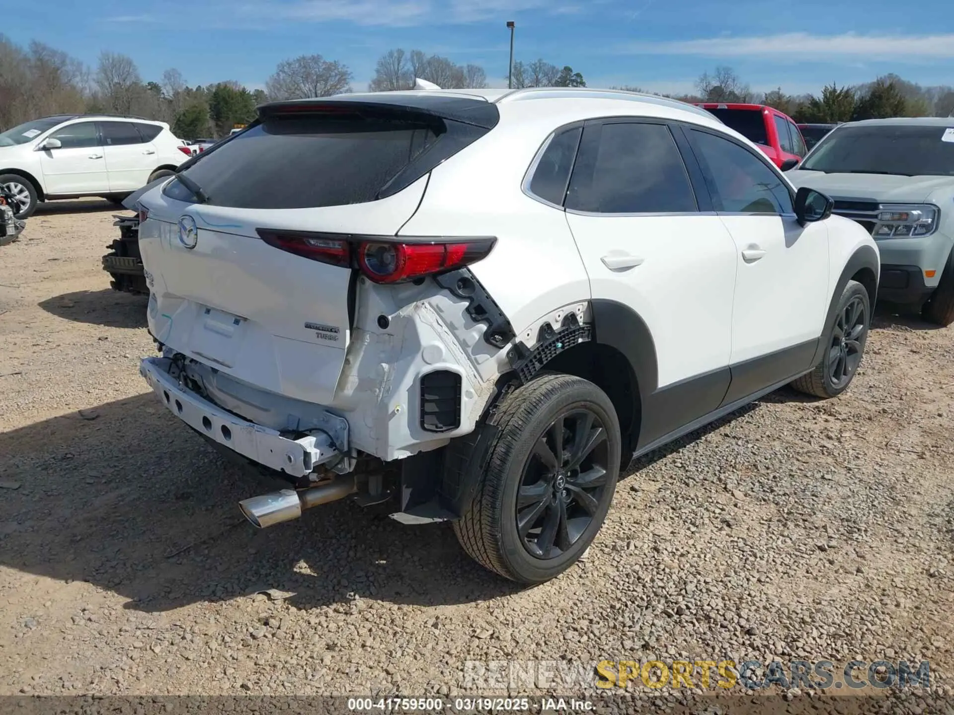 4 Photograph of a damaged car 3MVDMBDYXMM231104 MAZDA CX-30 2021