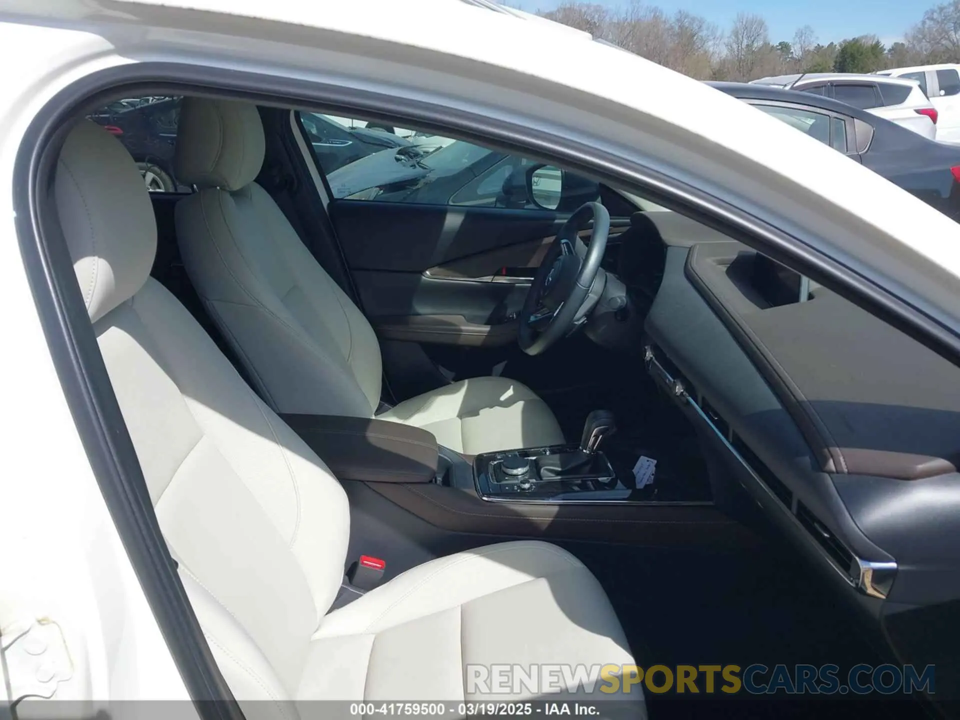 5 Photograph of a damaged car 3MVDMBDYXMM231104 MAZDA CX-30 2021