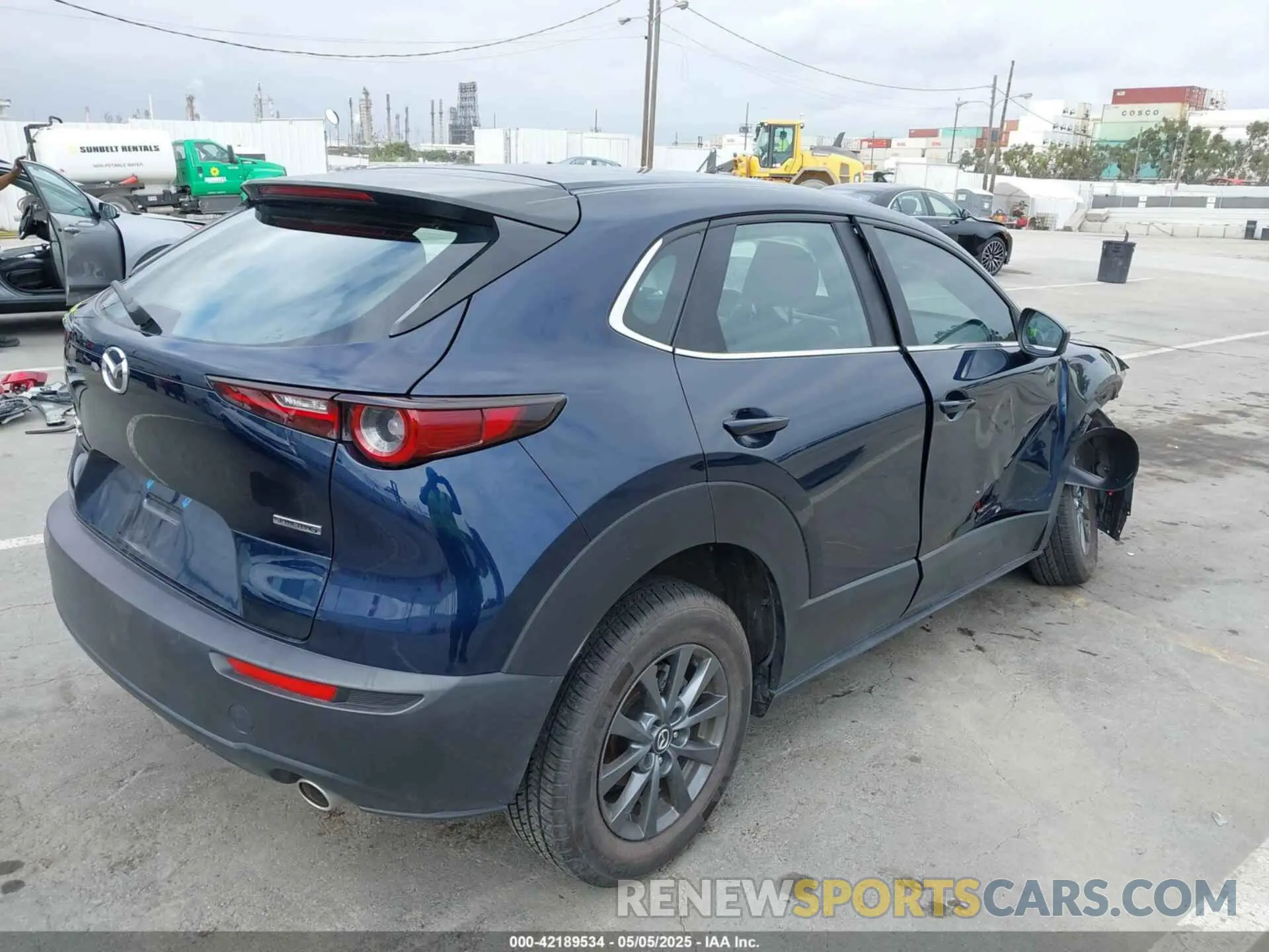 4 Photograph of a damaged car 3MVDMBAL6NM401498 MAZDA CX-30 2022