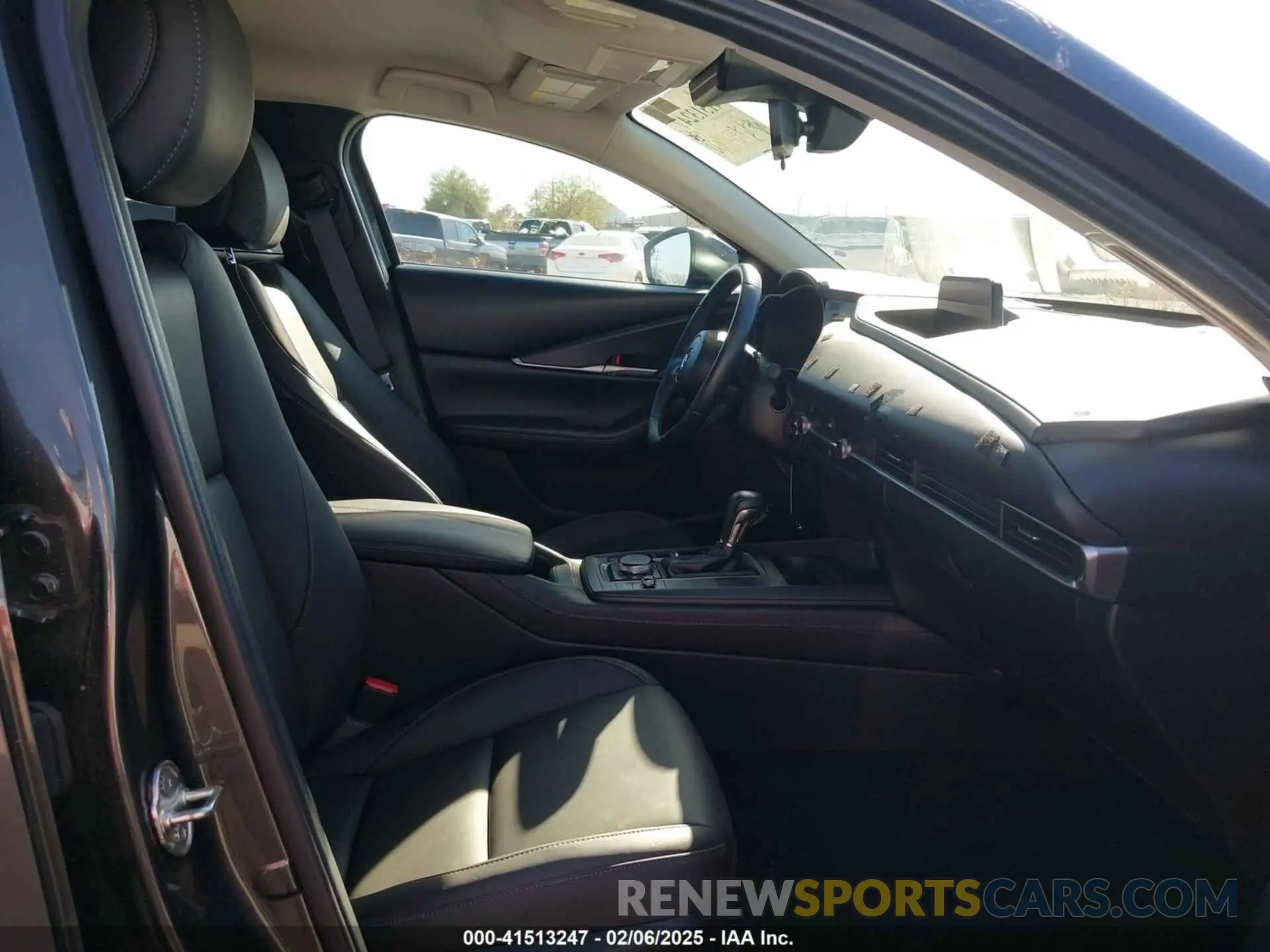 5 Photograph of a damaged car 3MVDMBBL0NM415511 MAZDA CX-30 2022