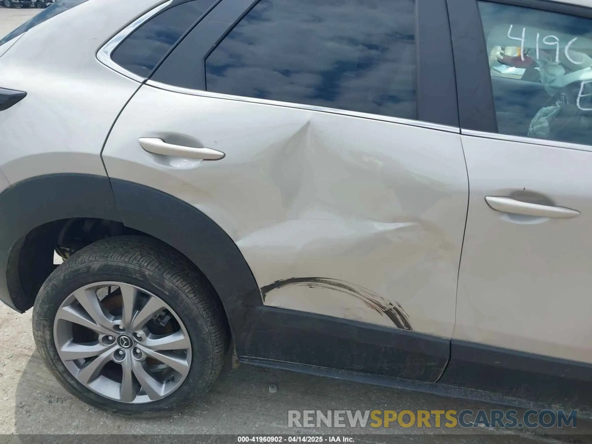 18 Photograph of a damaged car 3MVDMBBL2NM439681 MAZDA CX-30 2022