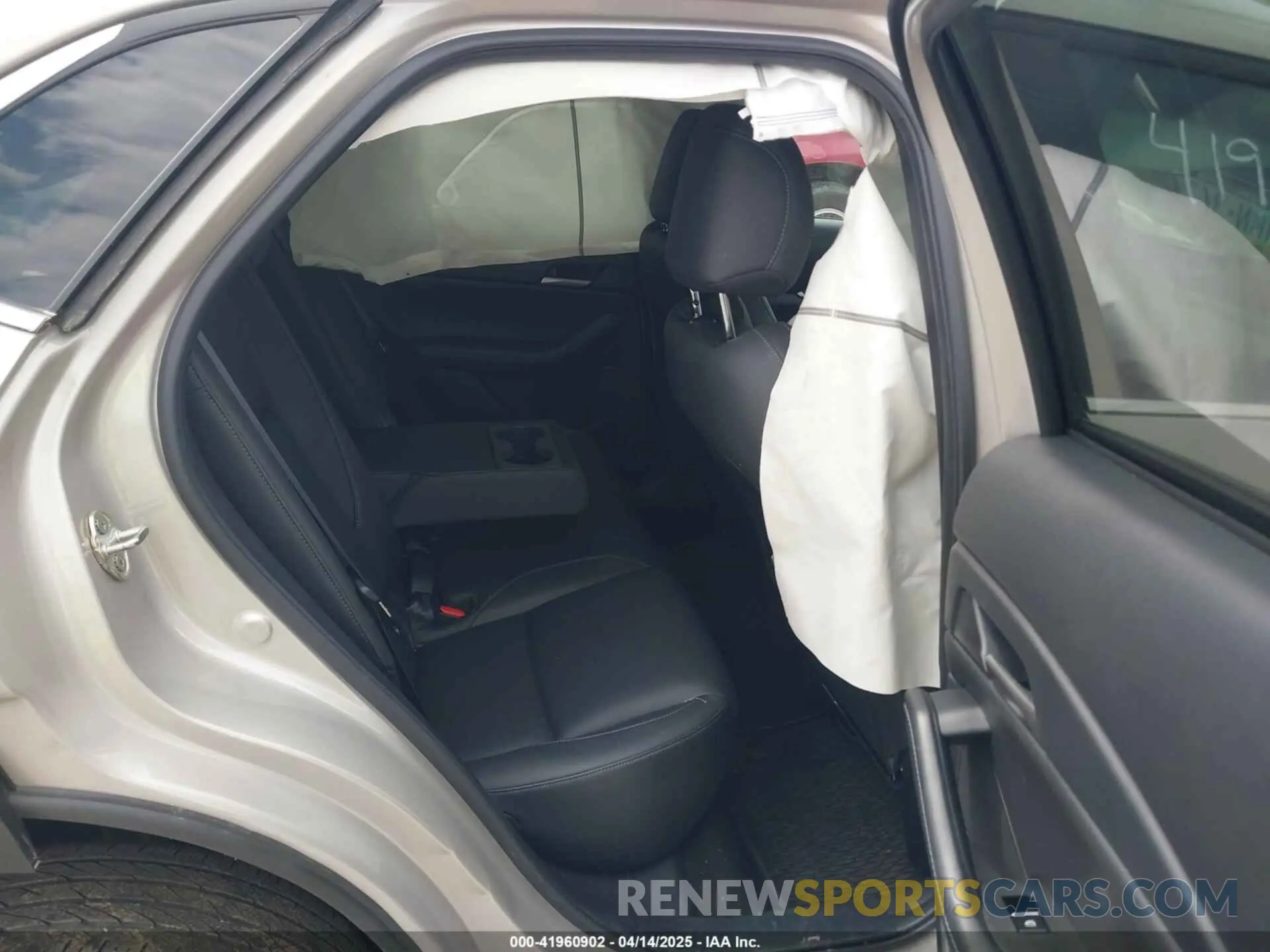 8 Photograph of a damaged car 3MVDMBBL2NM439681 MAZDA CX-30 2022
