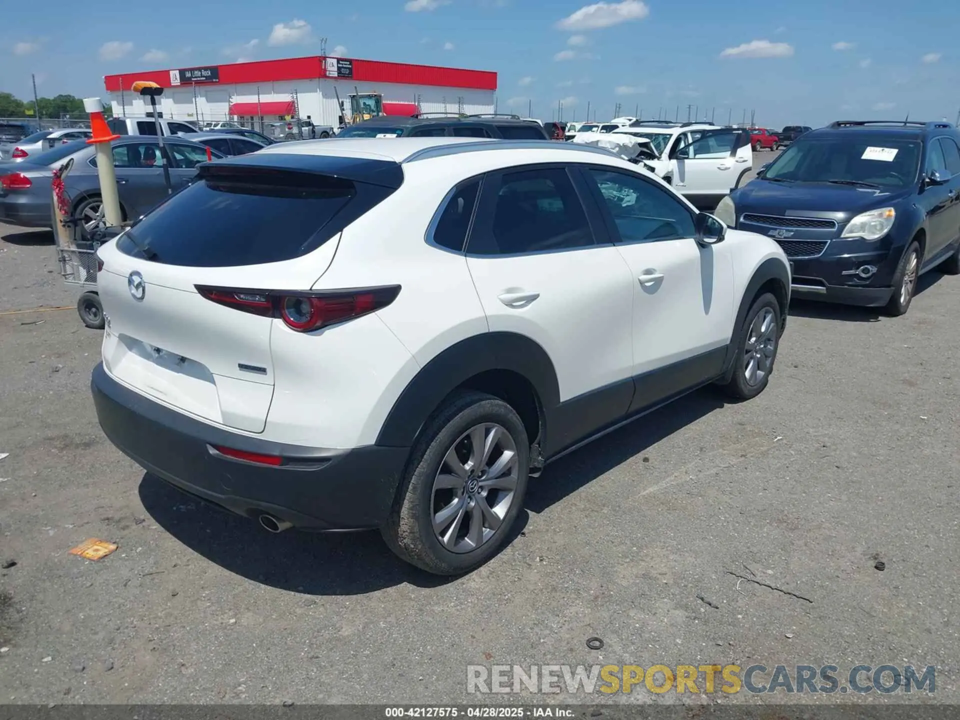 4 Photograph of a damaged car 3MVDMBBL3NM400887 MAZDA CX-30 2022