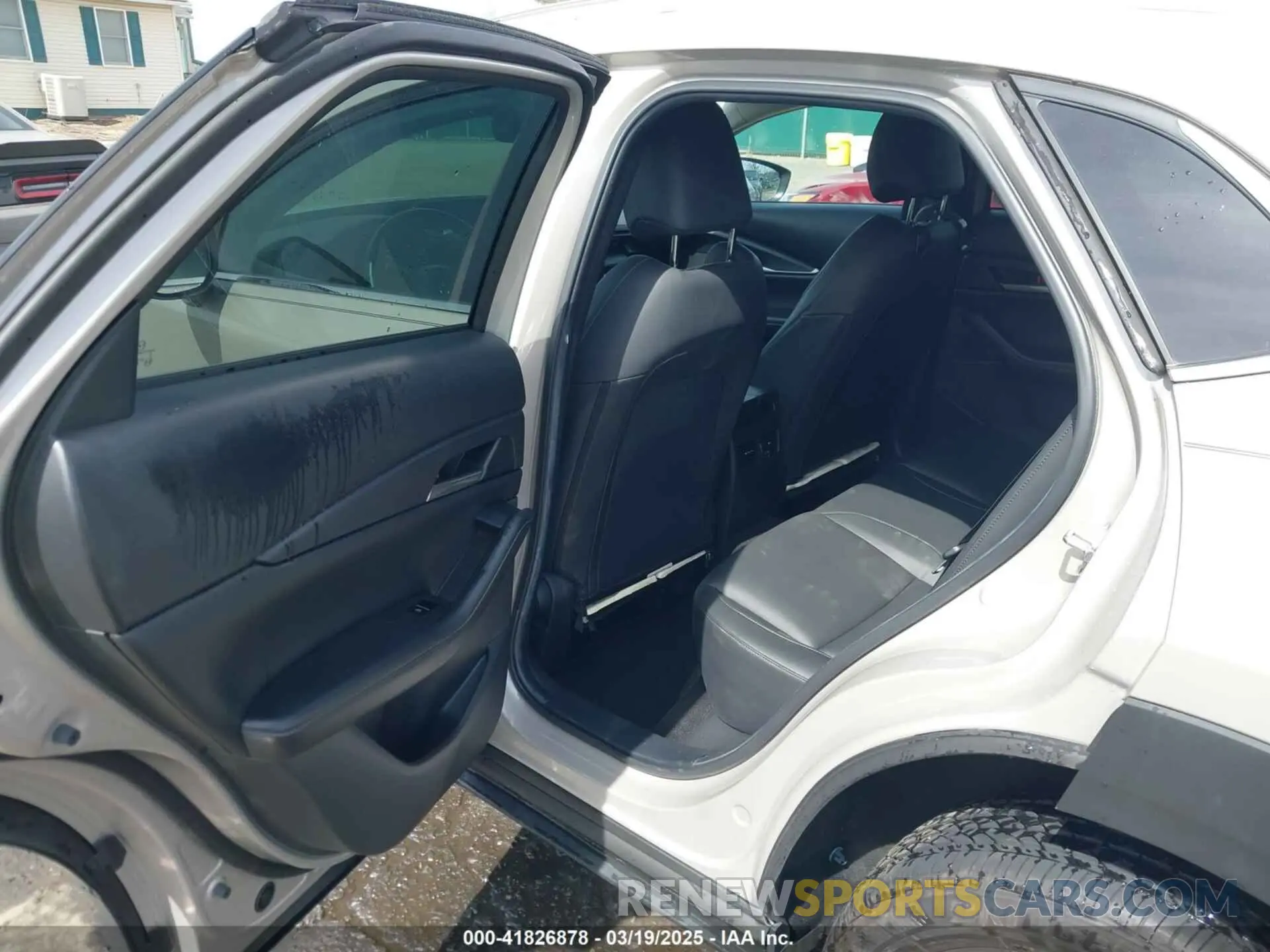 8 Photograph of a damaged car 3MVDMBBL4NM401563 MAZDA CX-30 2022