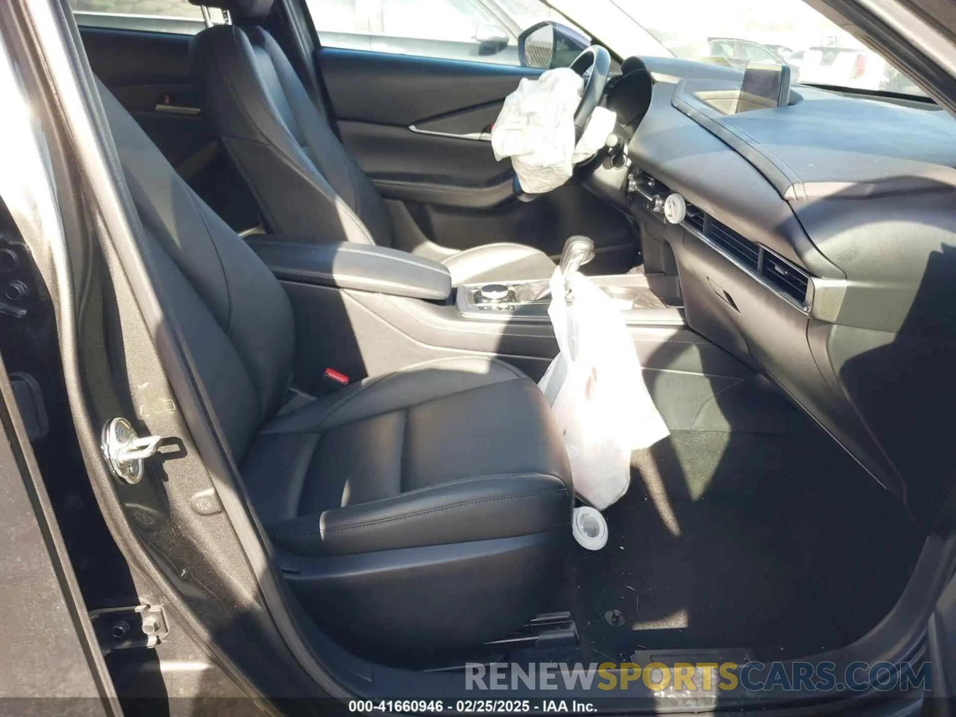 5 Photograph of a damaged car 3MVDMBBL6NM447914 MAZDA CX-30 2022