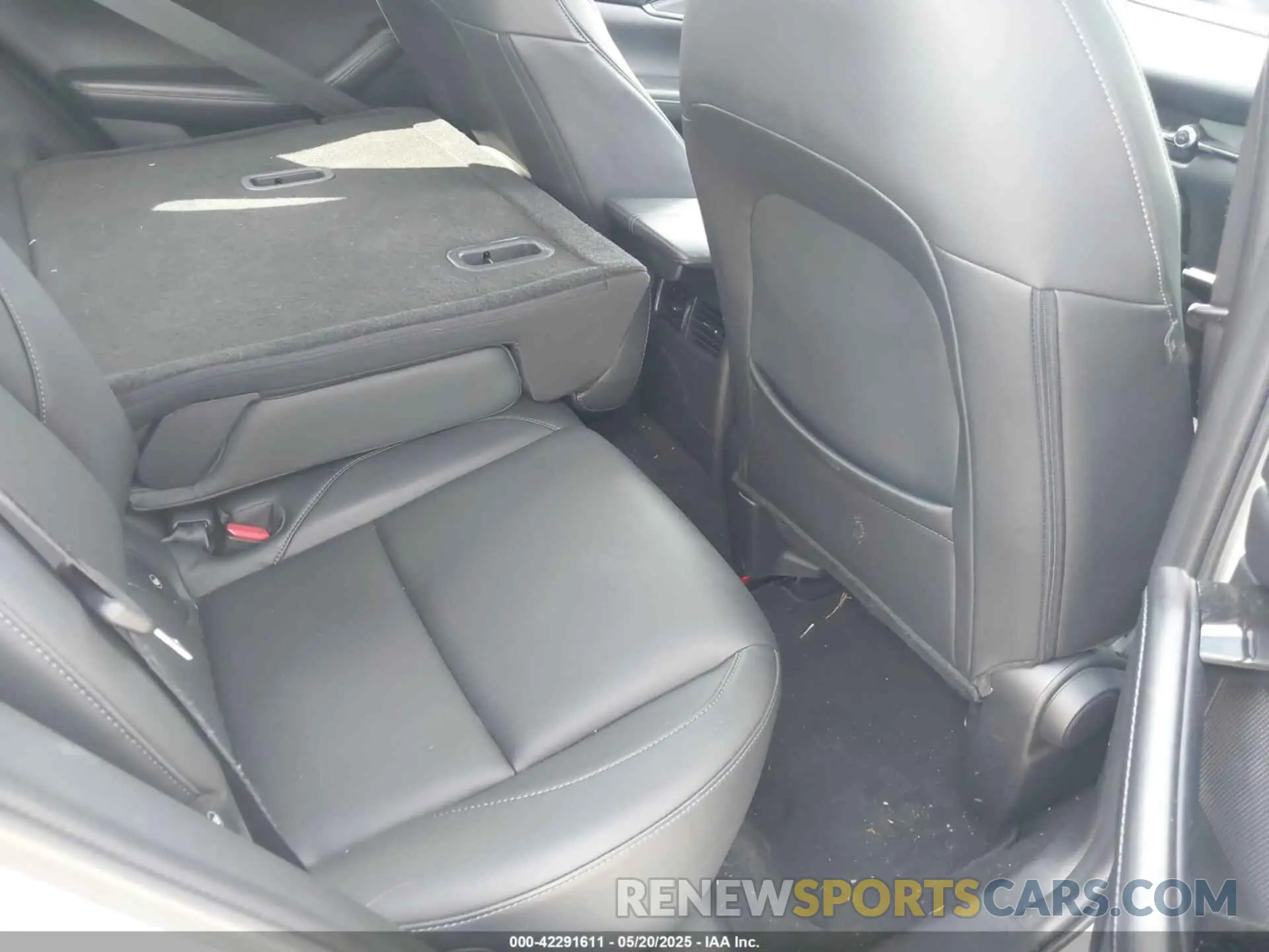 8 Photograph of a damaged car 3MVDMBCL1NM424054 MAZDA CX-30 2022