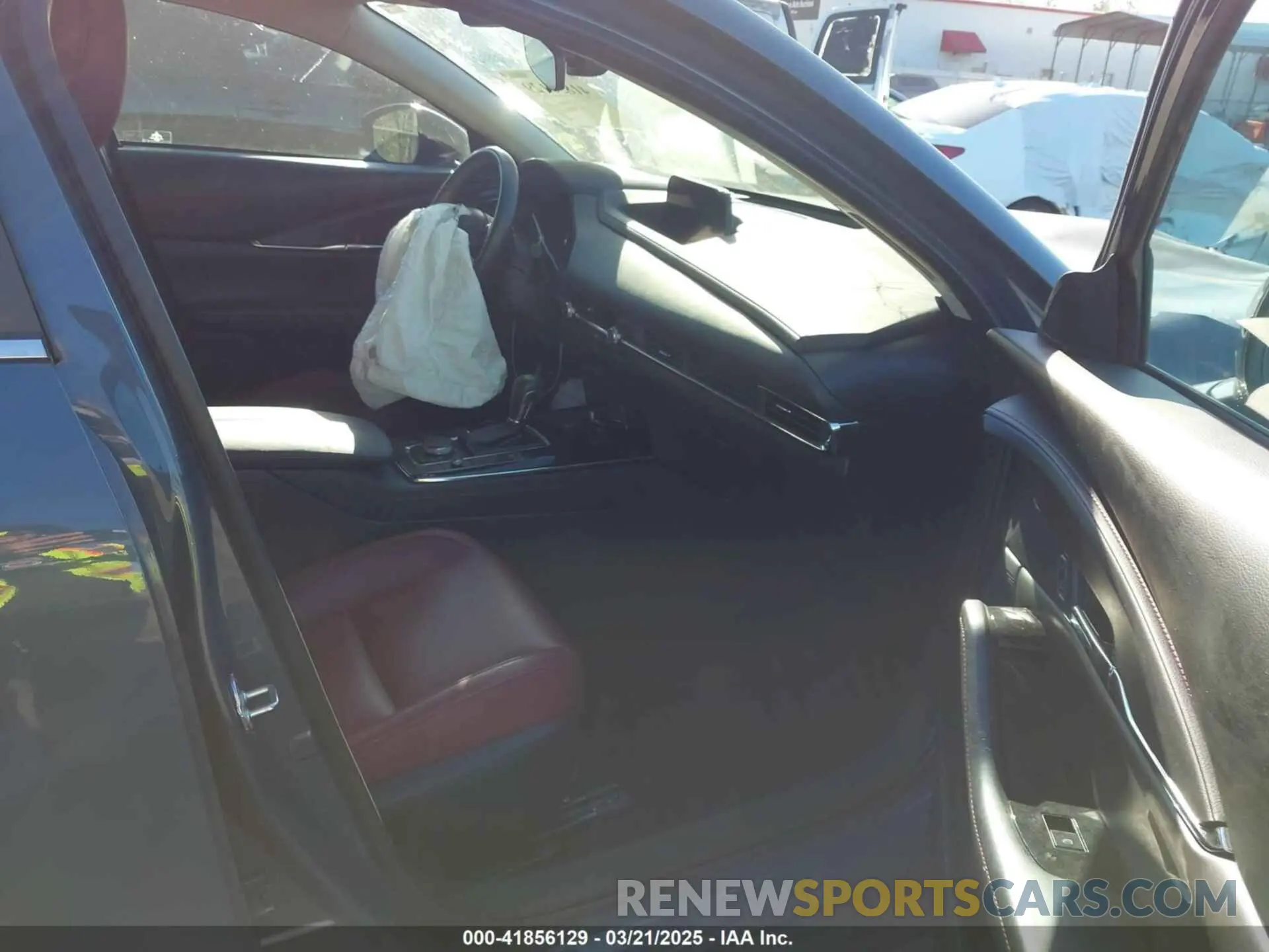 5 Photograph of a damaged car 3MVDMBCL1NM440965 MAZDA CX-30 2022