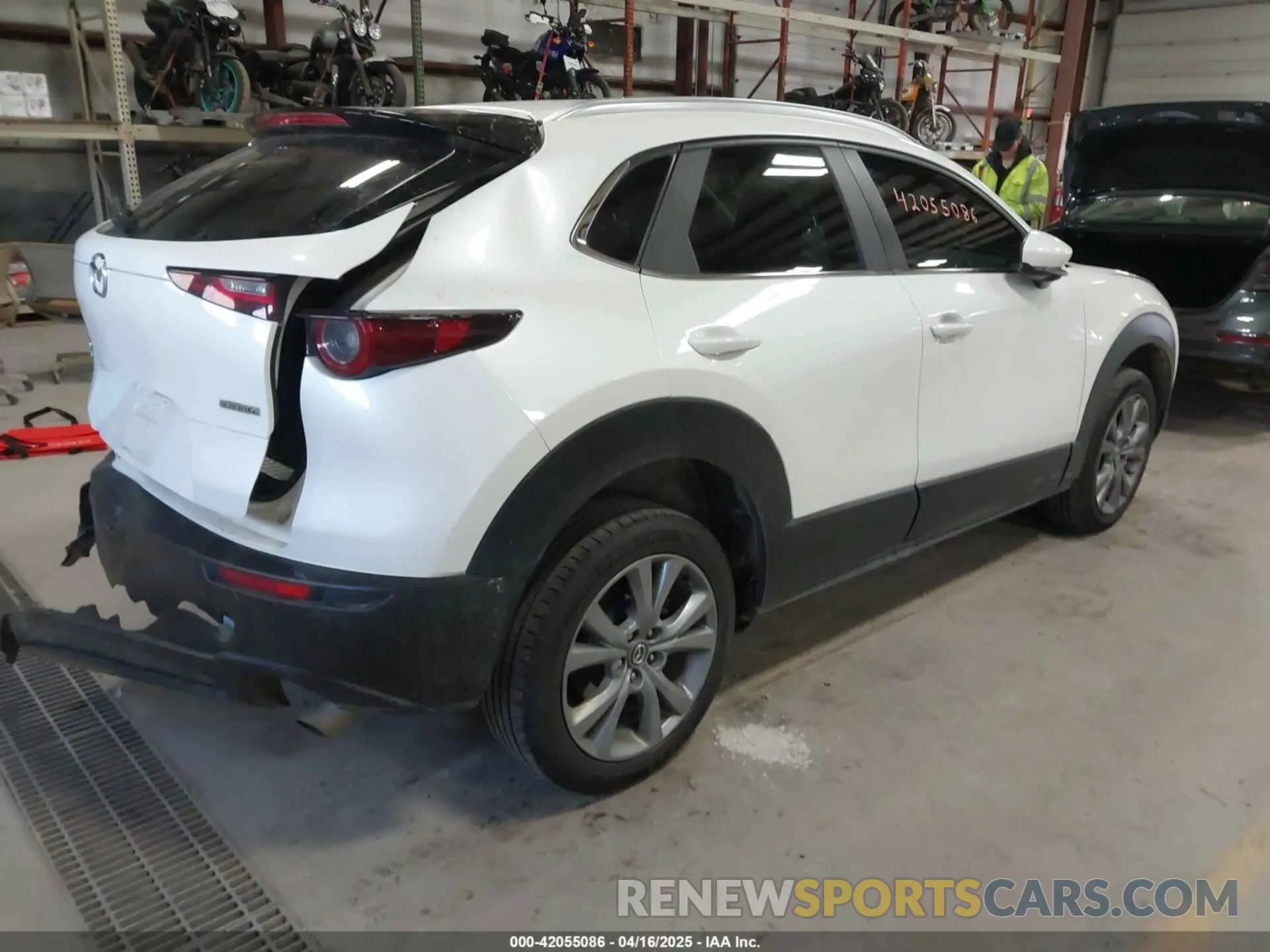 4 Photograph of a damaged car 3MVDMBCL6NM457972 MAZDA CX-30 2022