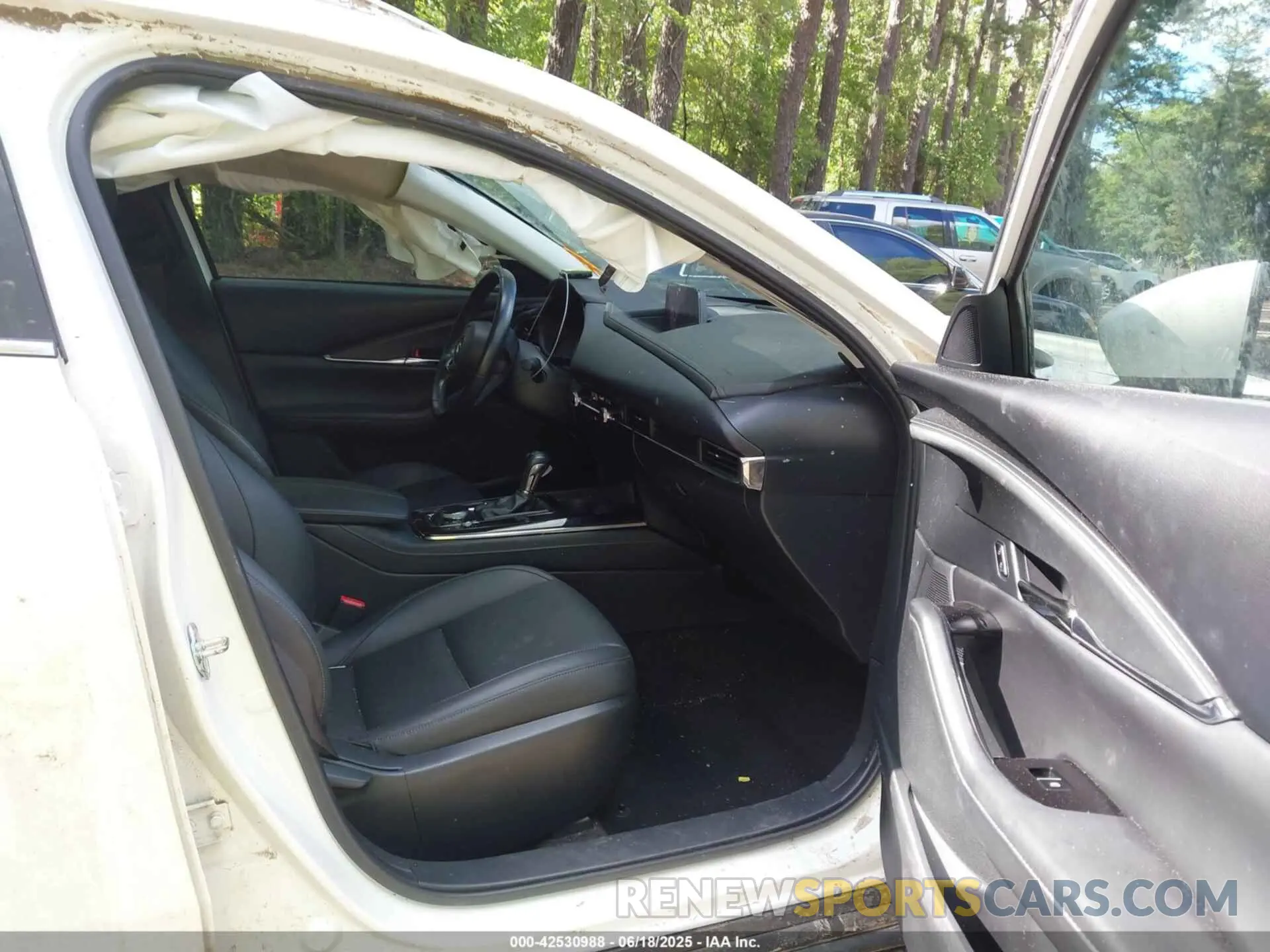 5 Photograph of a damaged car 3MVDMBCL8NM439828 MAZDA CX-30 2022