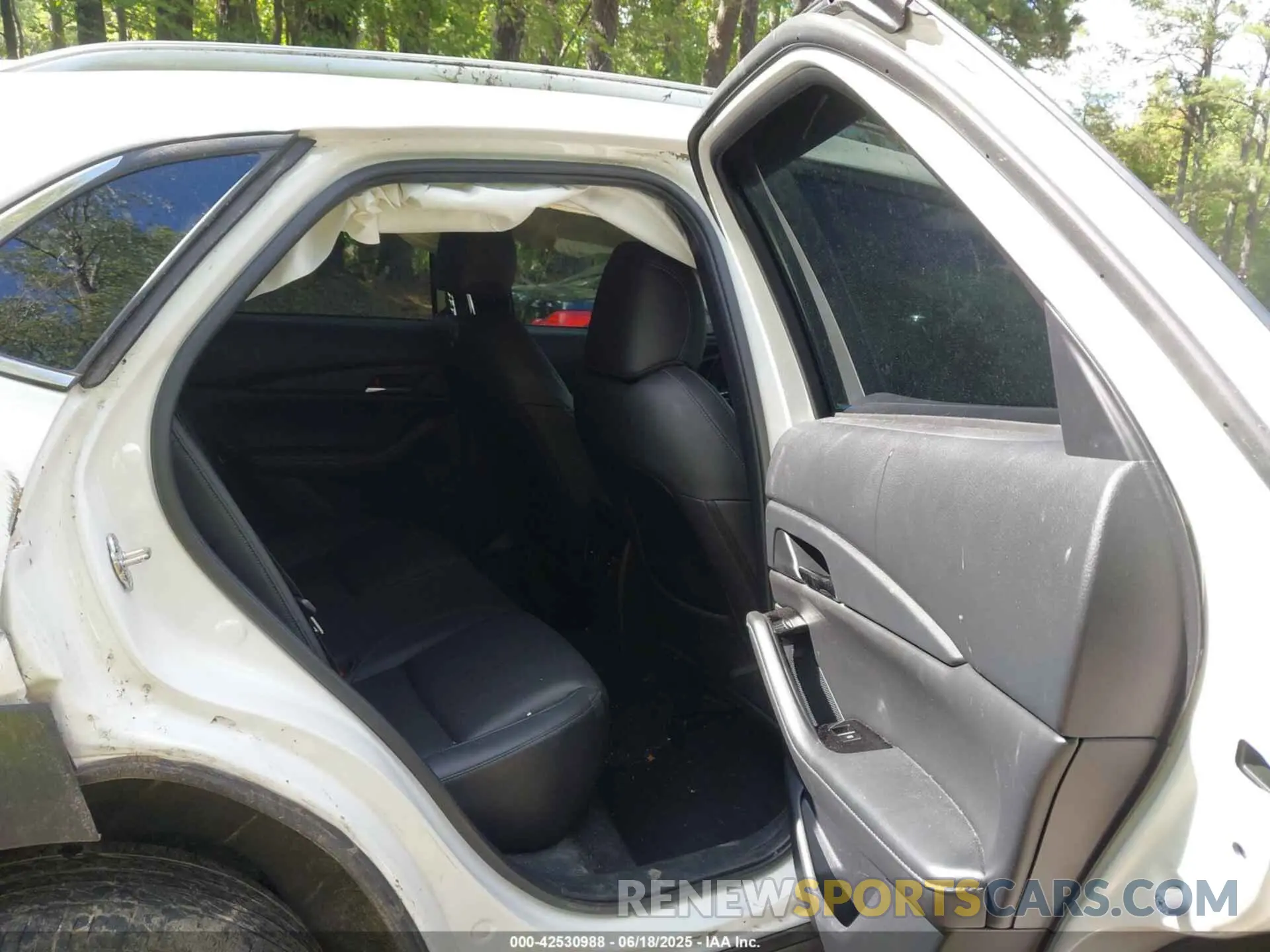 8 Photograph of a damaged car 3MVDMBCL8NM439828 MAZDA CX-30 2022