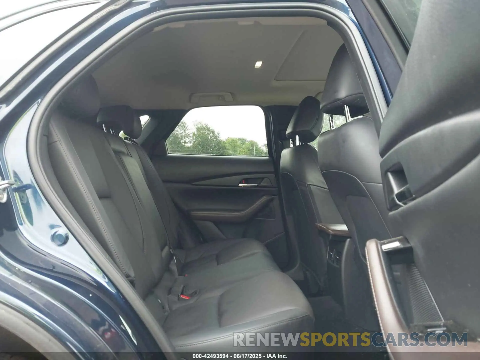 8 Photograph of a damaged car 3MVDMBDL0NM413545 MAZDA CX-30 2022