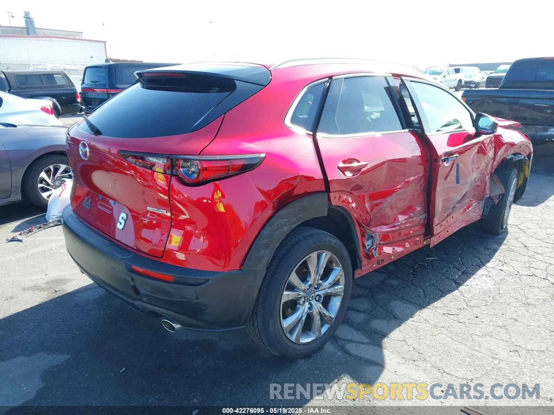 4 Photograph of a damaged car 3MVDMBDL0NM454855 MAZDA CX-30 2022