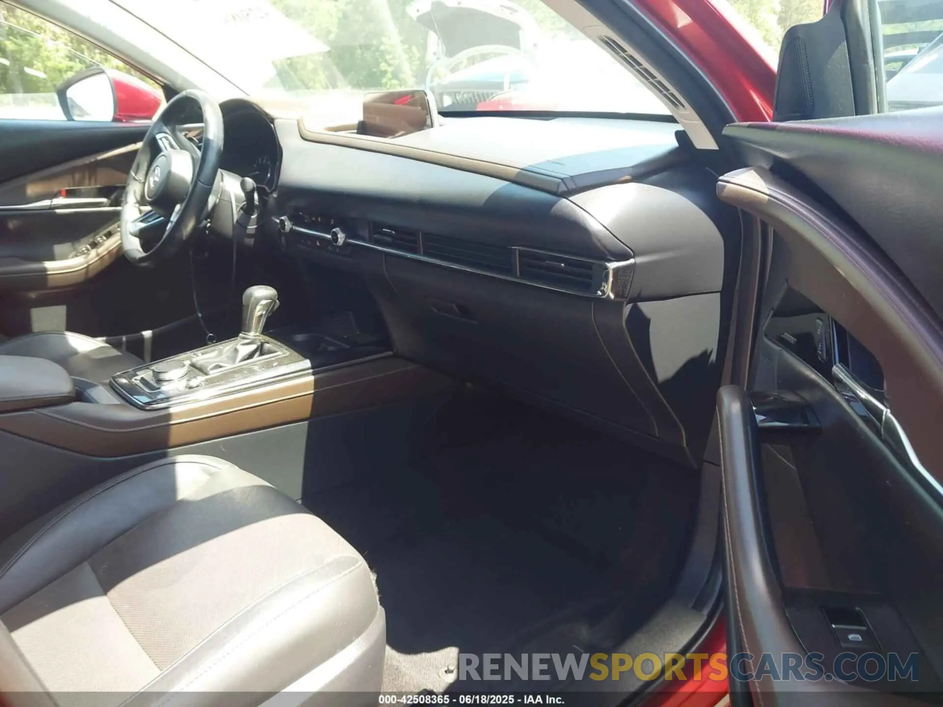 5 Photograph of a damaged car 3MVDMBDL2NM413756 MAZDA CX-30 2022