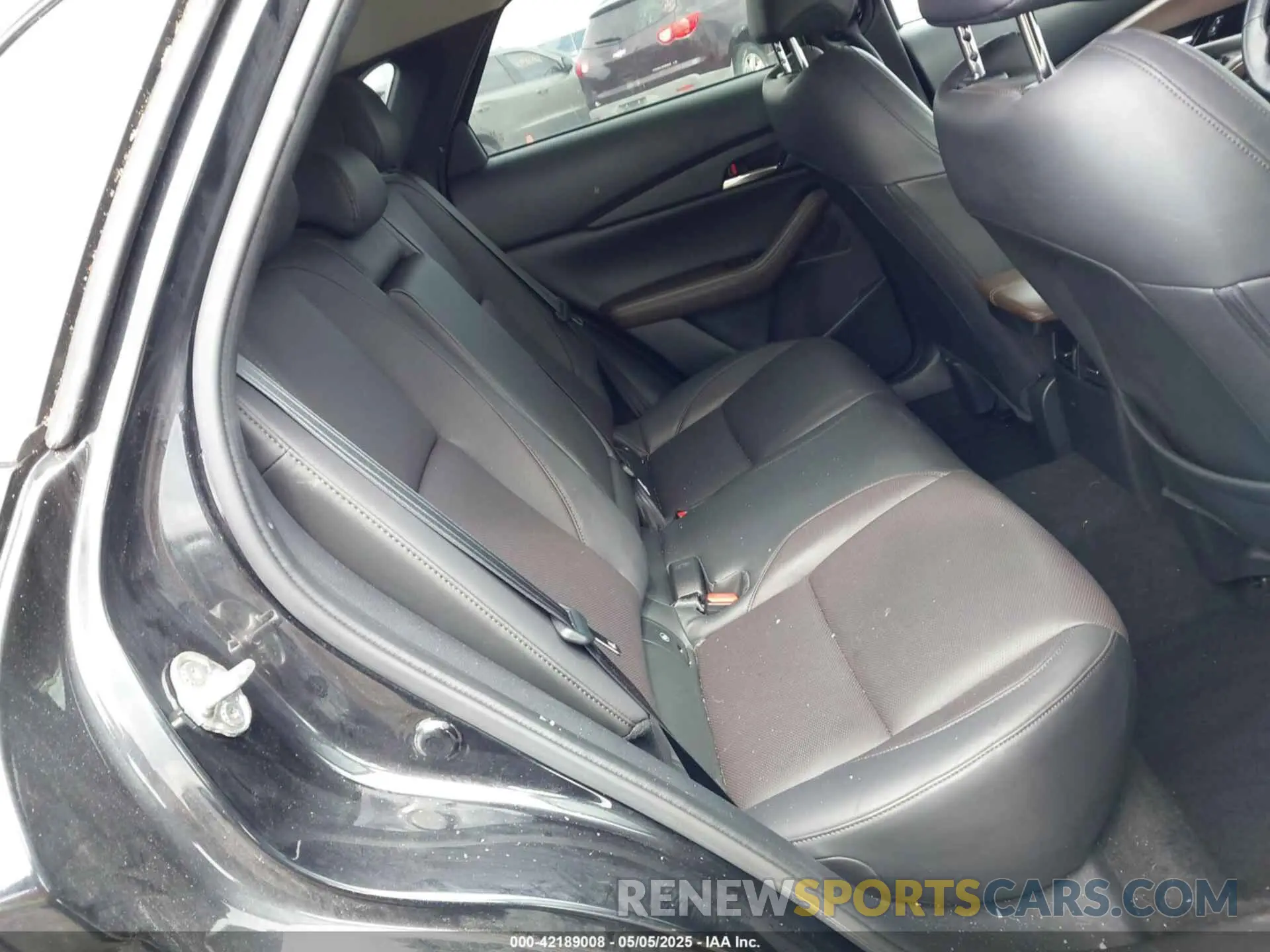8 Photograph of a damaged car 3MVDMBDL5NM413878 MAZDA CX-30 2022