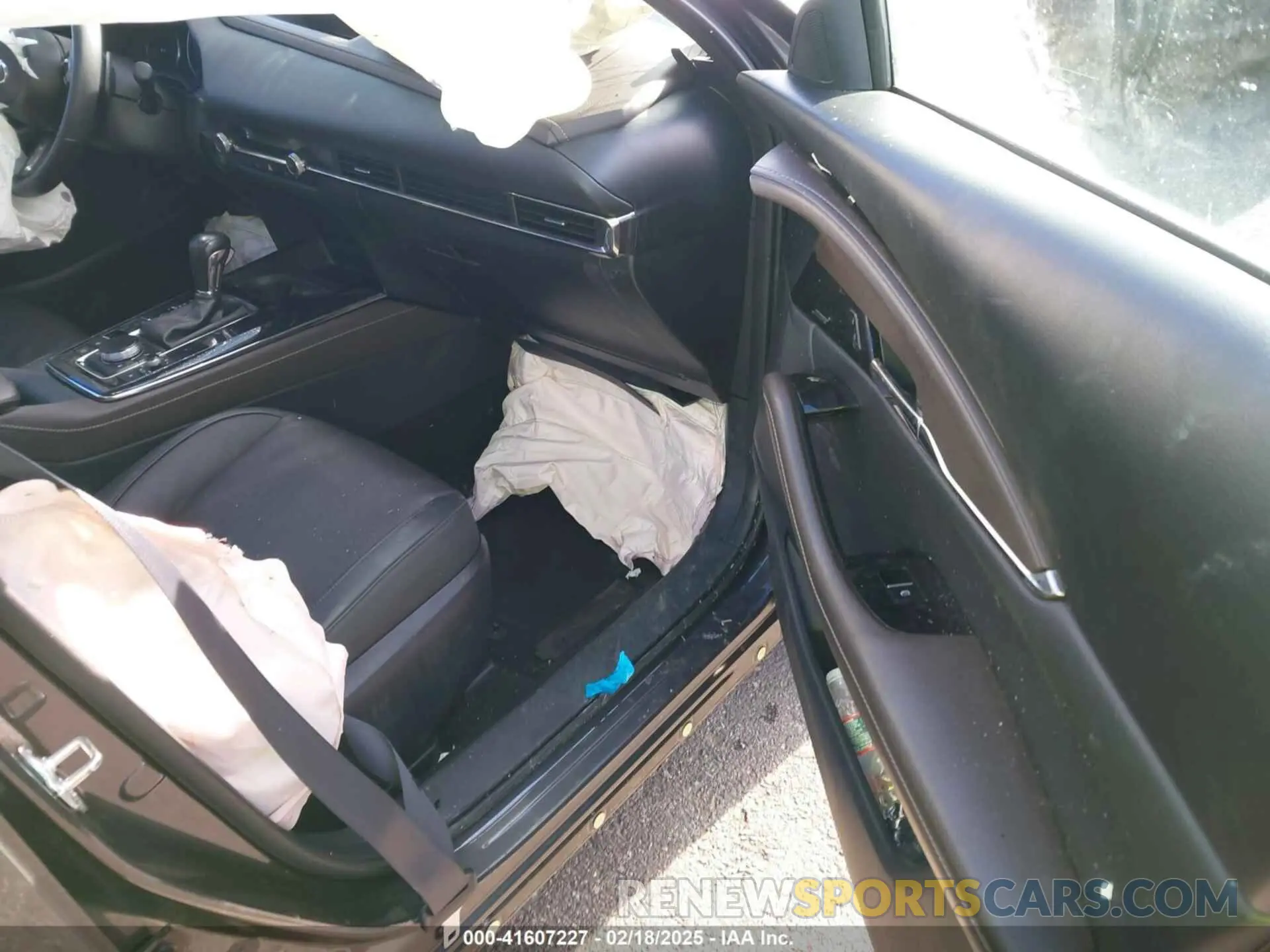 5 Photograph of a damaged car 3MVDMBDL9NM403273 MAZDA CX-30 2022