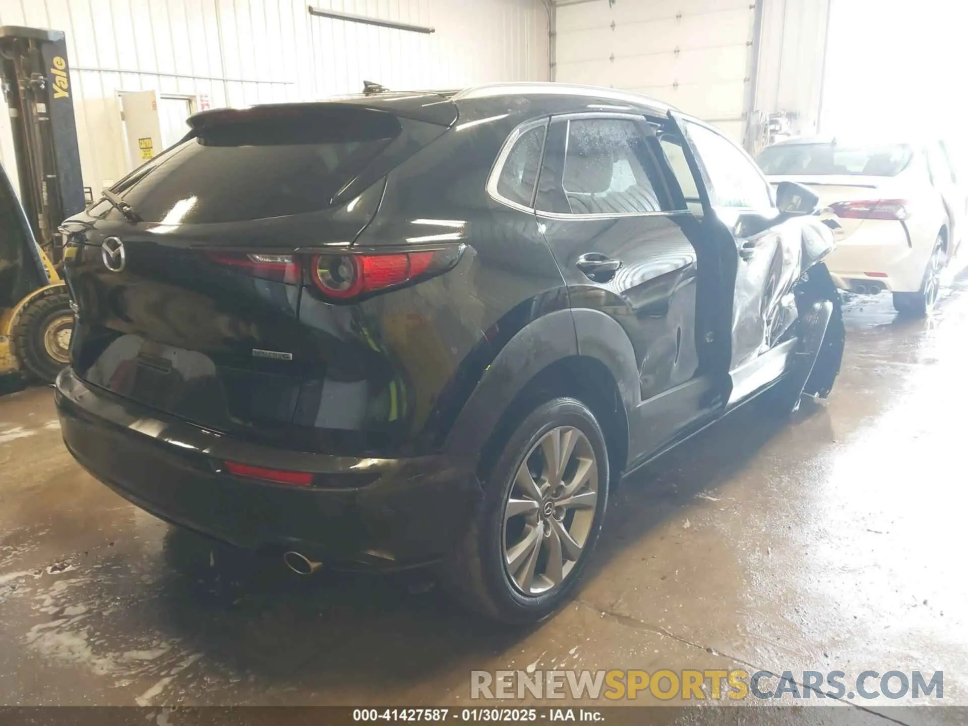 4 Photograph of a damaged car 3MVDMBDLXNM403959 MAZDA CX-30 2022