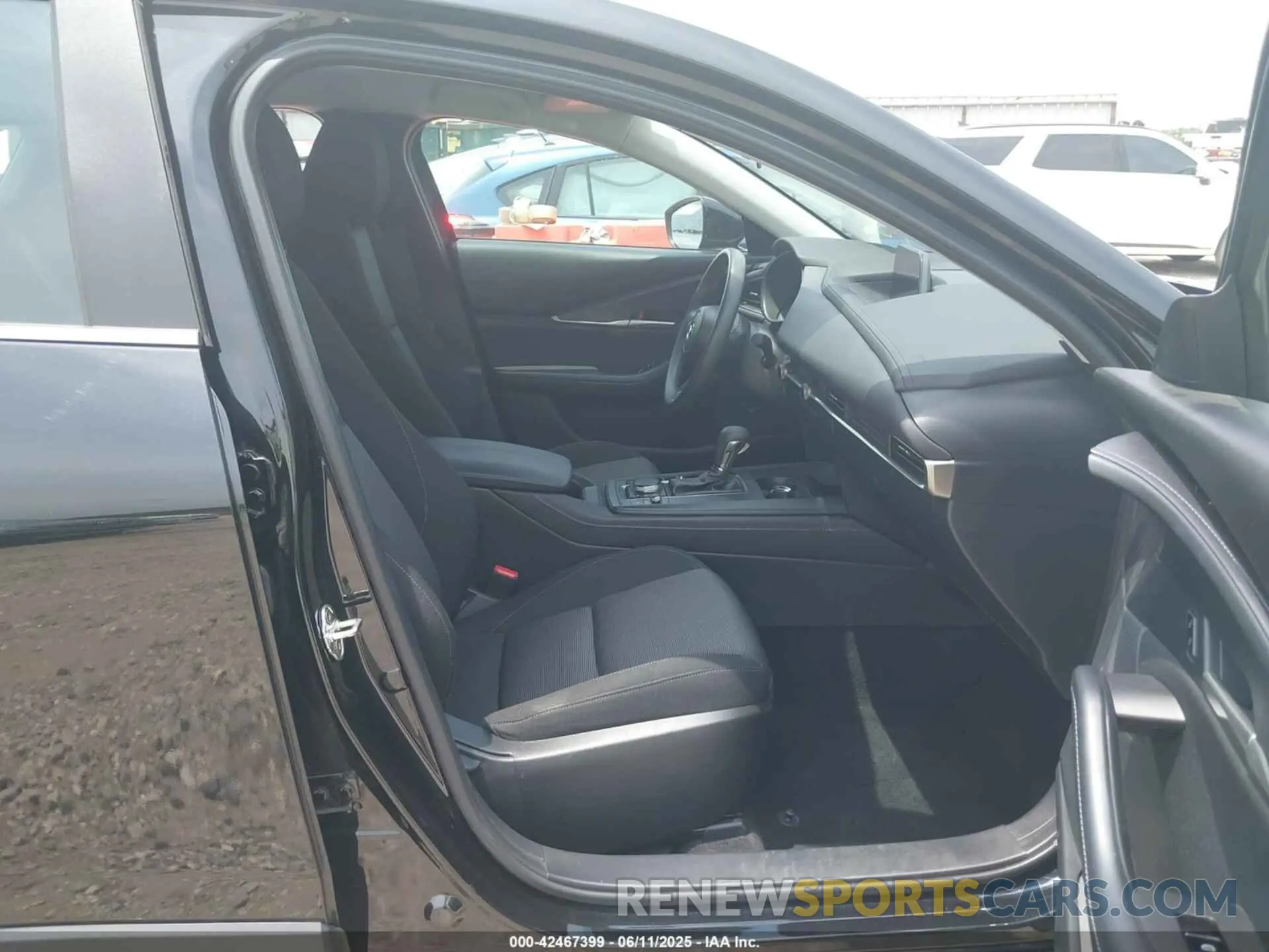 5 Photograph of a damaged car 3MVDMBAM3PM552522 MAZDA CX-30 2023