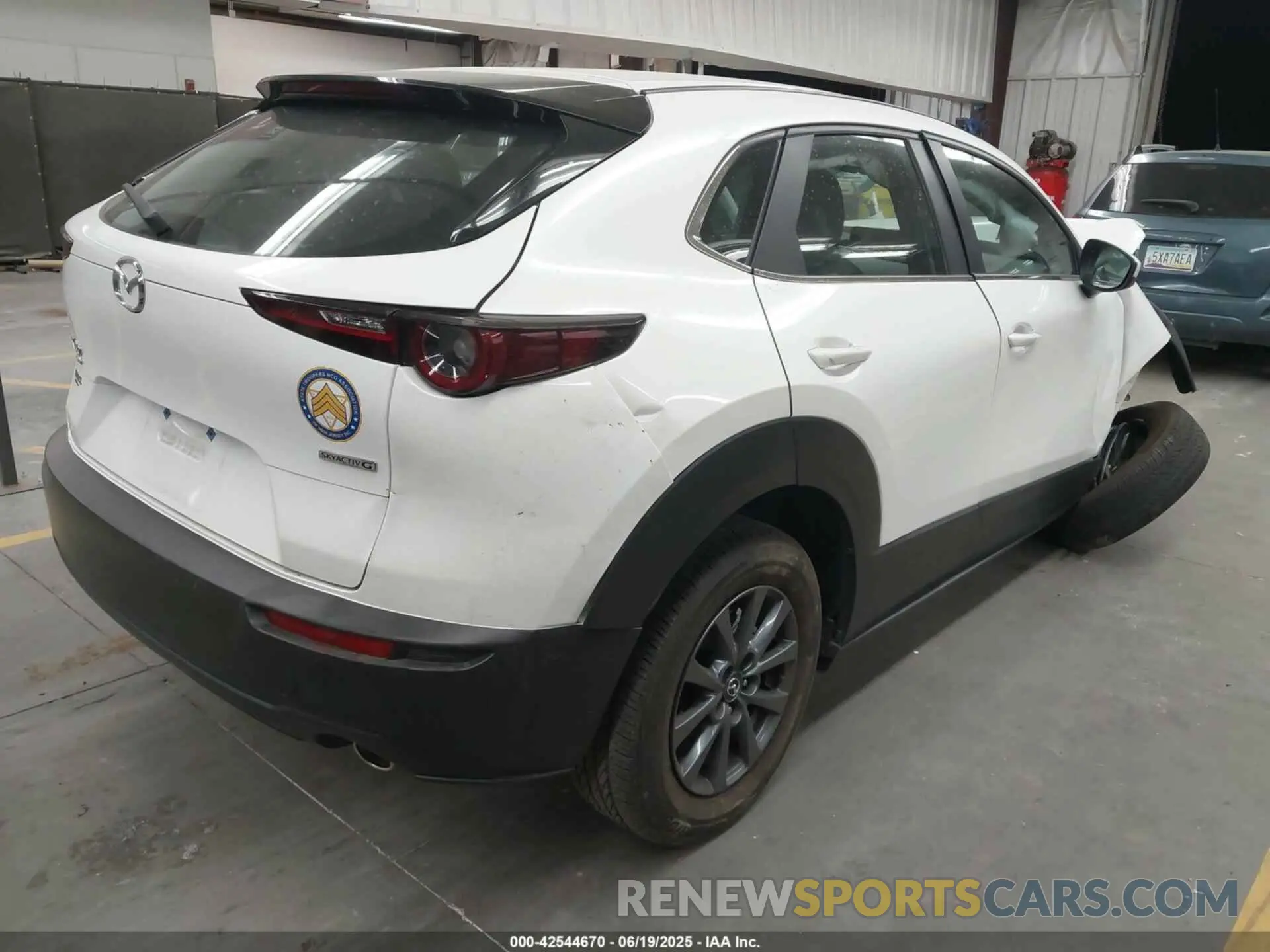 4 Photograph of a damaged car 3MVDMBAM5PM510403 MAZDA CX-30 2023