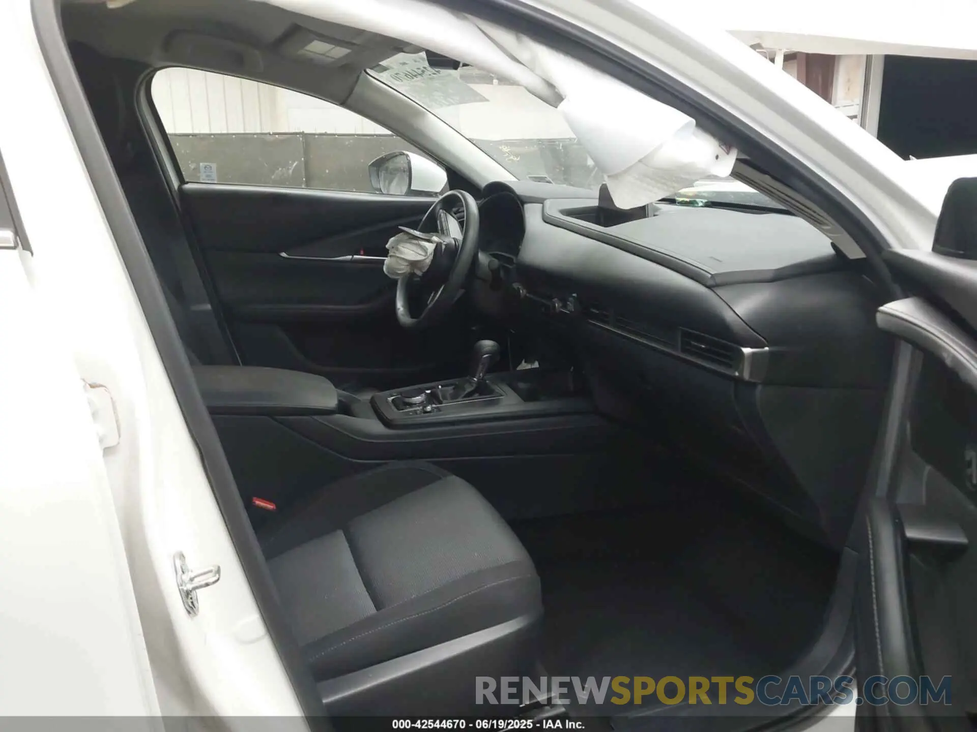 5 Photograph of a damaged car 3MVDMBAM5PM510403 MAZDA CX-30 2023