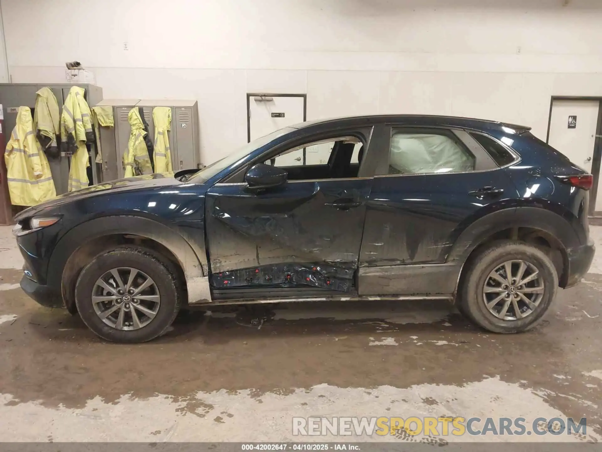 14 Photograph of a damaged car 3MVDMBAM6PM541935 MAZDA CX-30 2023
