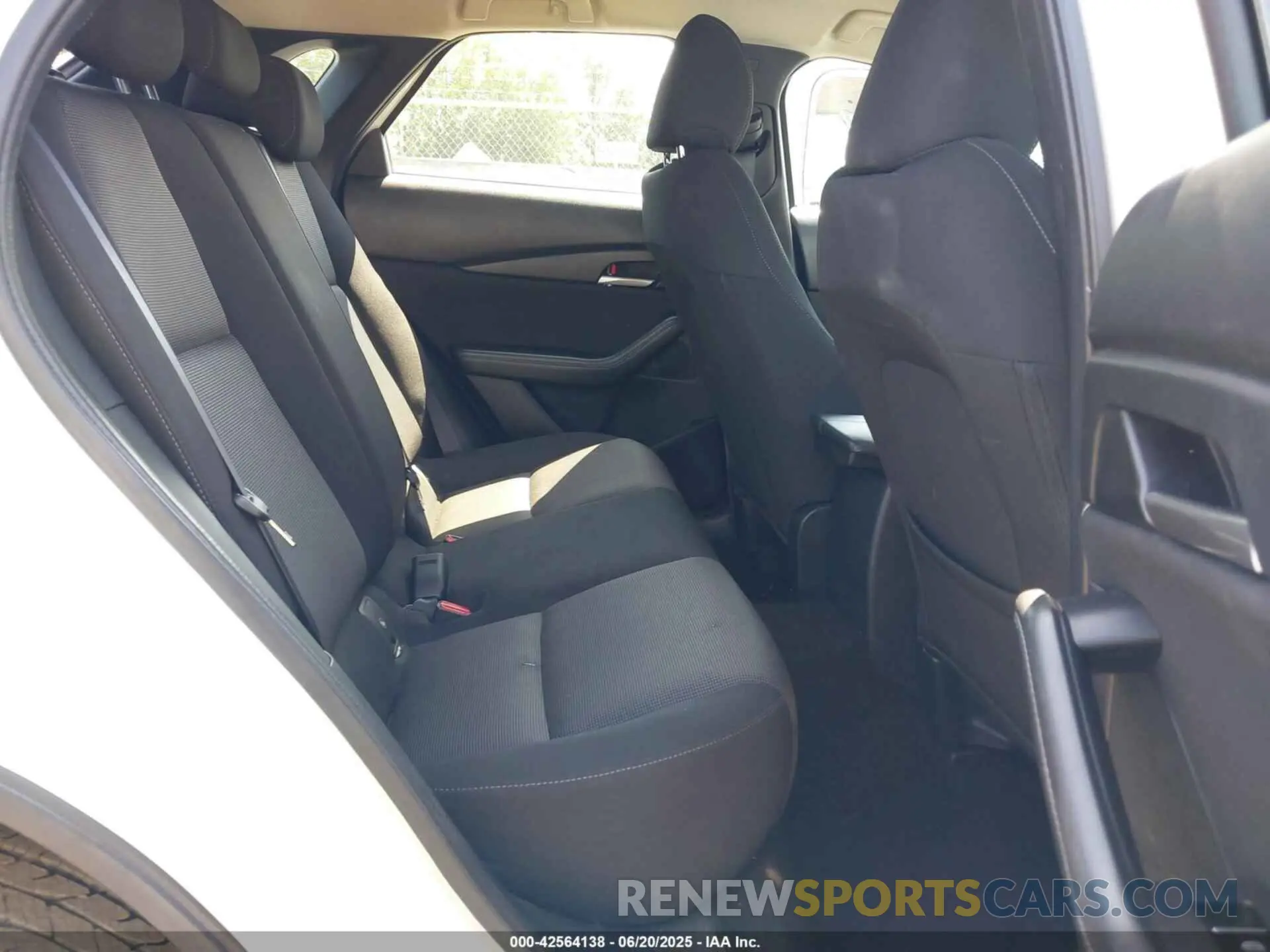 8 Photograph of a damaged car 3MVDMBAM8PM543864 MAZDA CX-30 2023