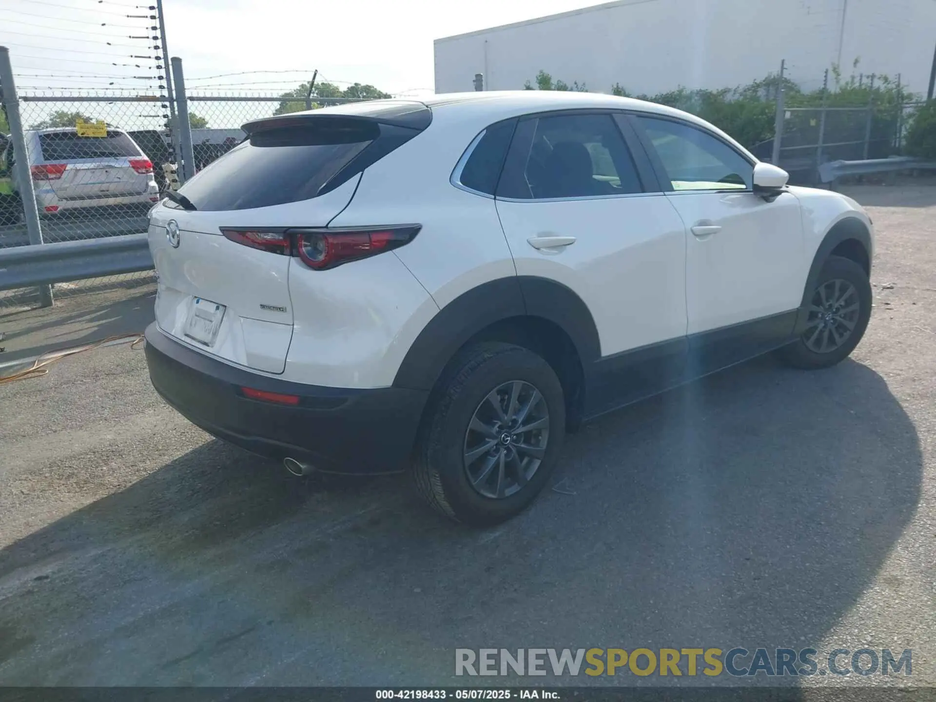 4 Photograph of a damaged car 3MVDMBAM8PM545288 MAZDA CX-30 2023